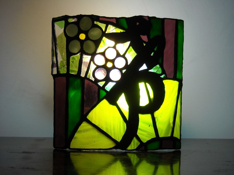 希 - mare - / まれなこと。末広がりの舞扇の柄は縁起の良い柄の代表。三大祝柄の松竹梅と共に。