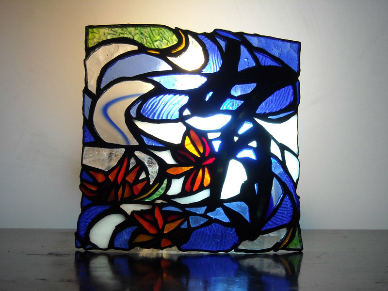 有- aru - / 持っていること。流水紋は、「何事も時間の流れに任せることが良いことを招く」を表わす。