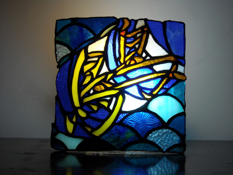 鳥- tori - / 四大美「花鳥風月」のひとつ。青海波は荒波を乗り越える強さを示す。