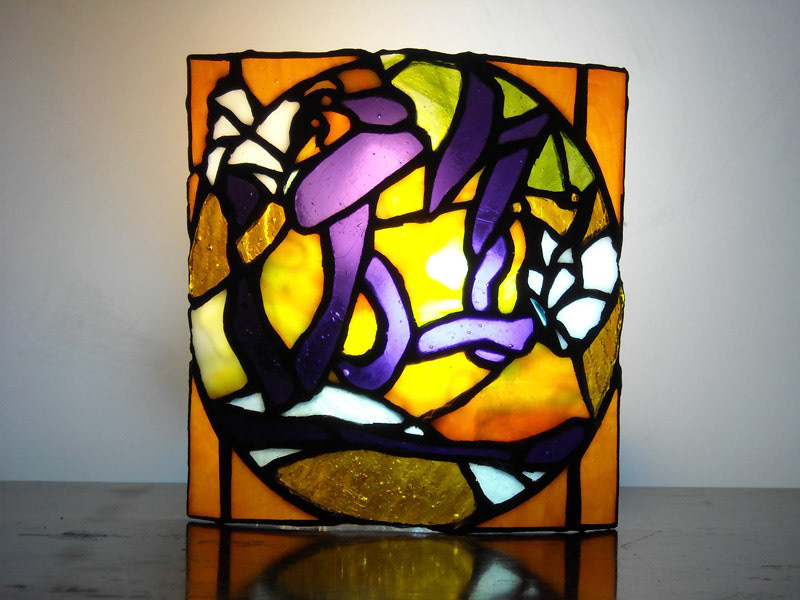 遊- asobu - / 自由にあそぶさま。雄蝶雌蝶は夫婦円満の文様。