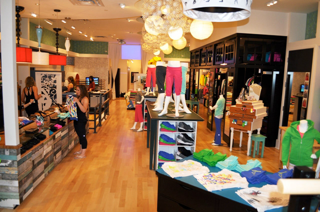 Theater, drama, gear, made for movement