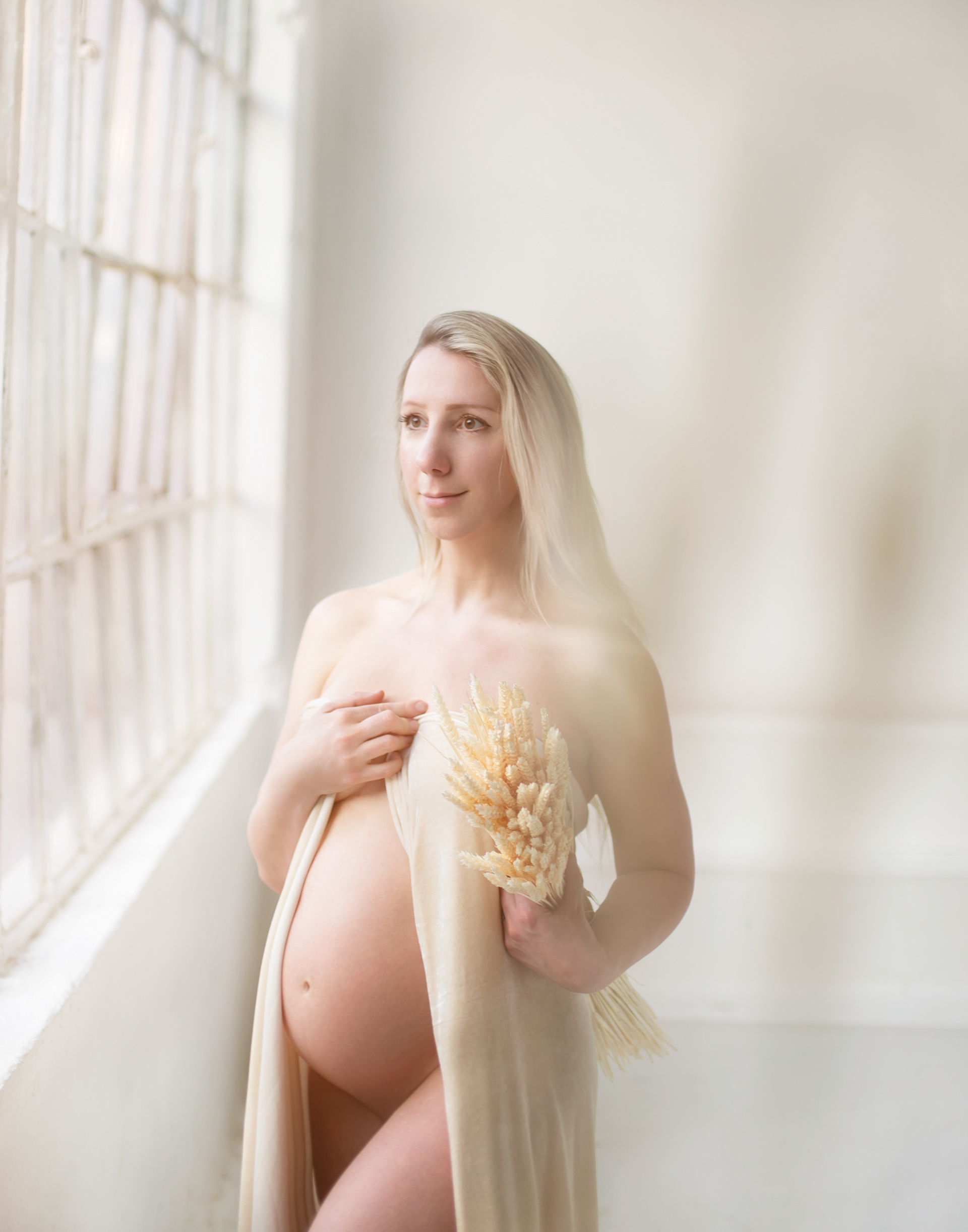 maternity photo beige nyc studio
