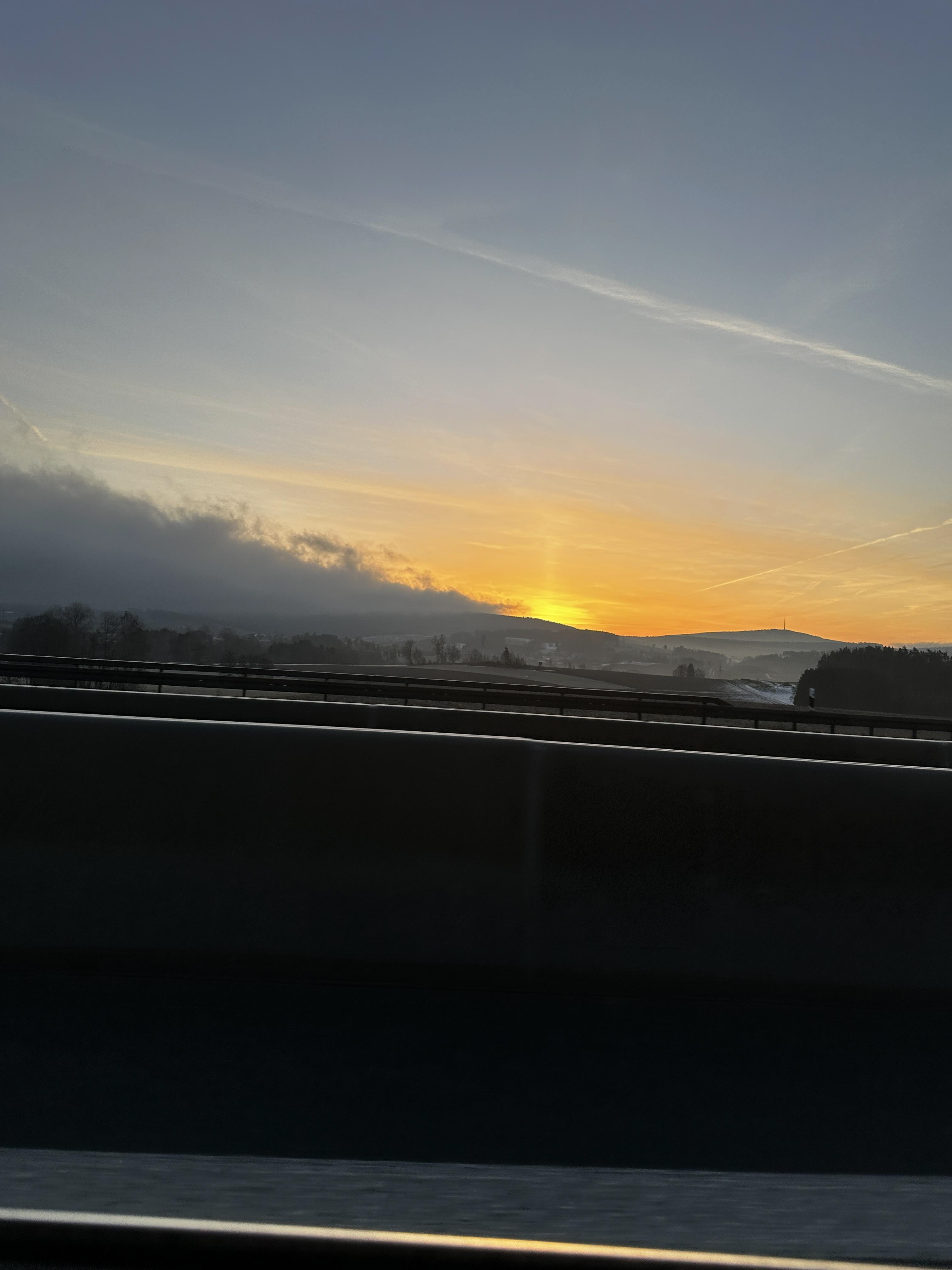 Sonnenaufgang und Nebelschwaden