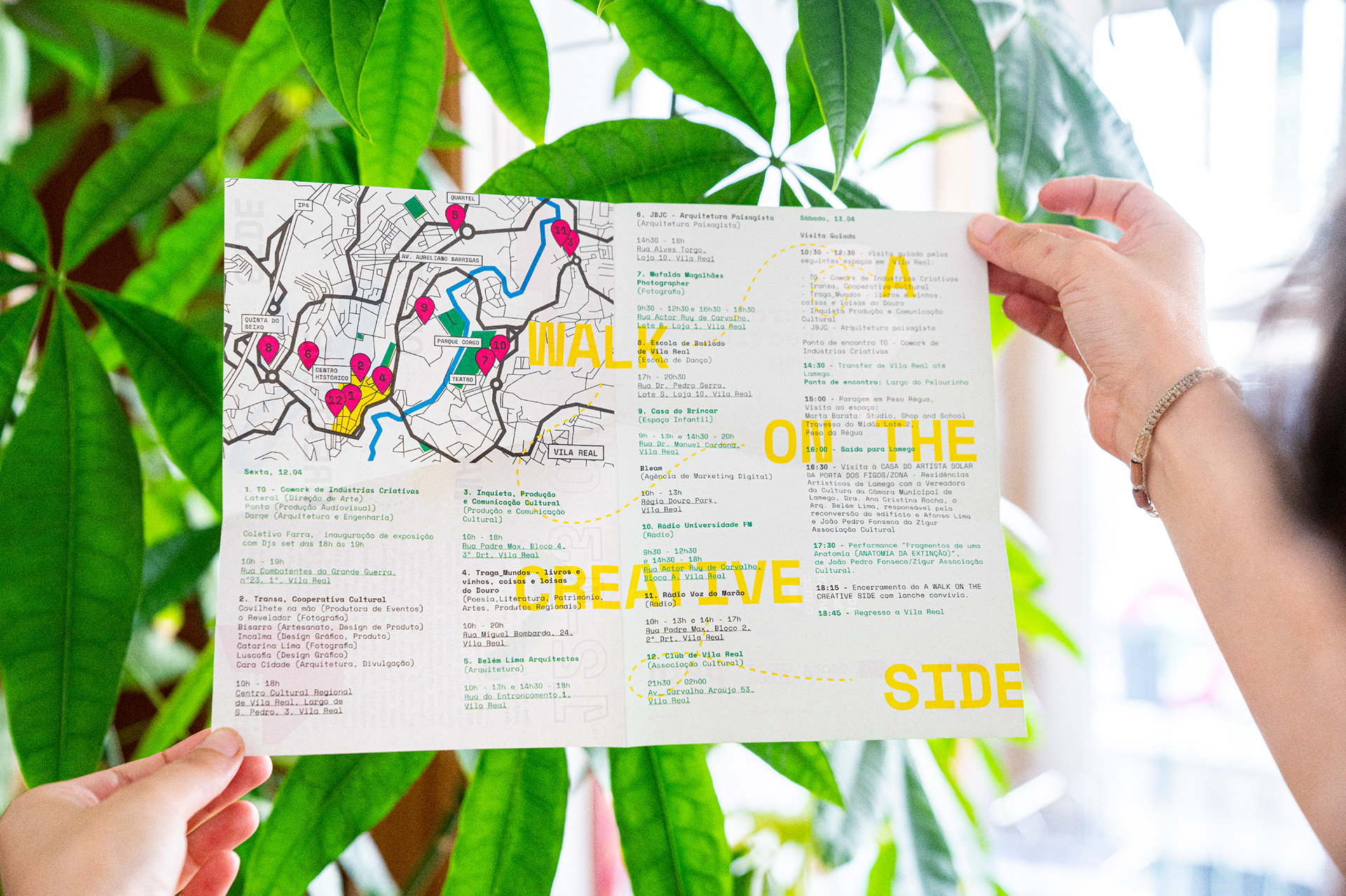 Flyer aberto do Douro Creative Camp, com mapa e programa do evento.