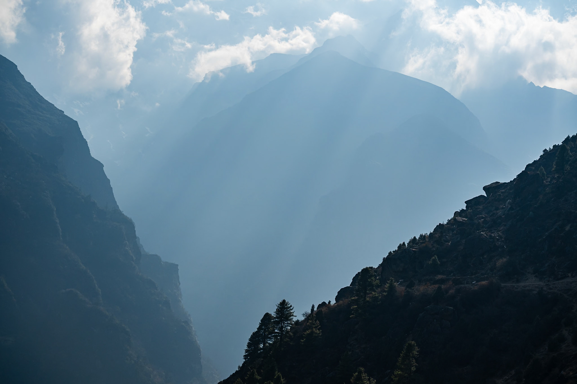 Day 2 - Phakding (2'610 m) to Namche Bazaar (3'446 m)