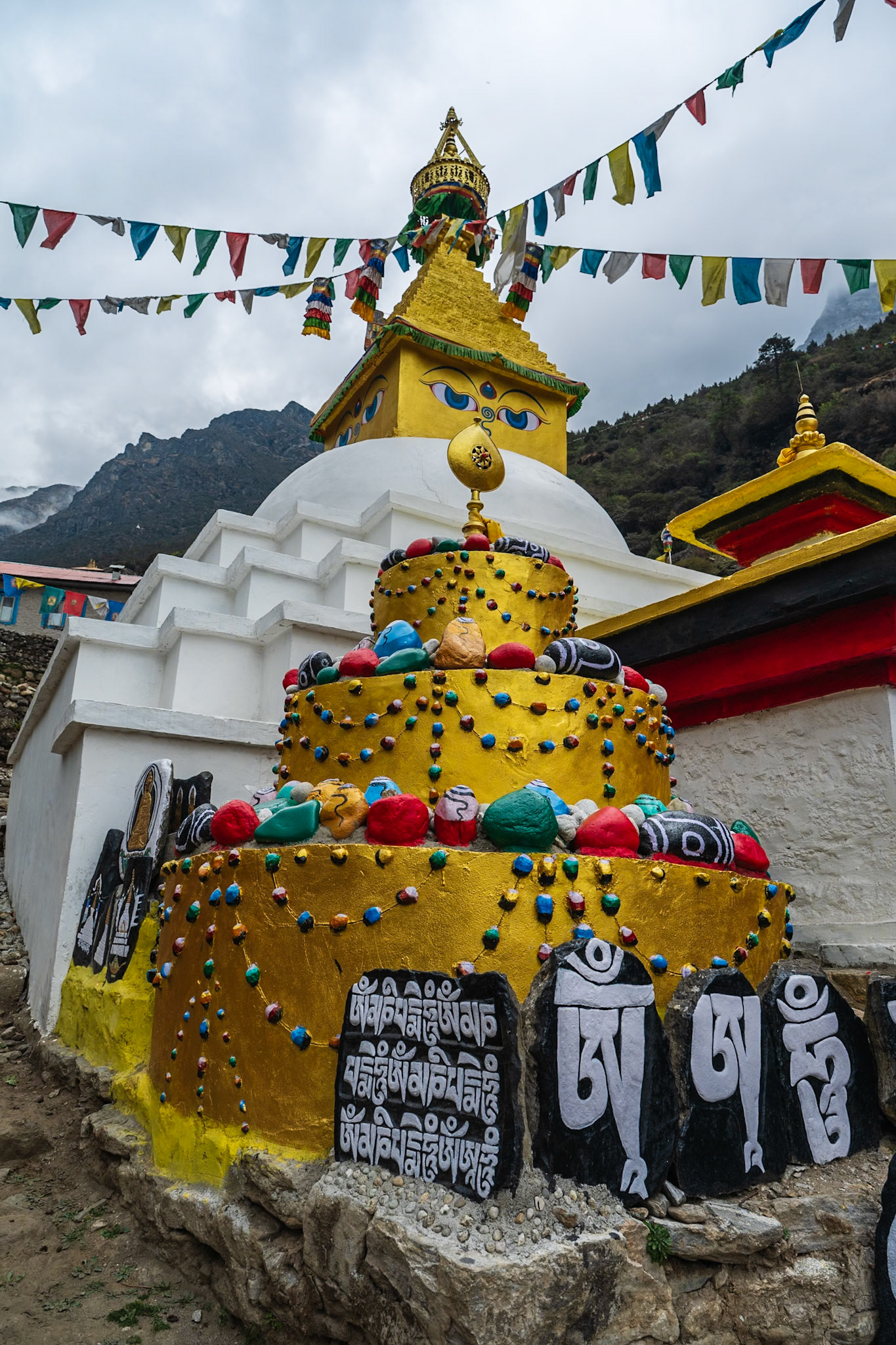 Day 9 - Lumden (4'370 m) to Namche Bazaar (3'446 m)