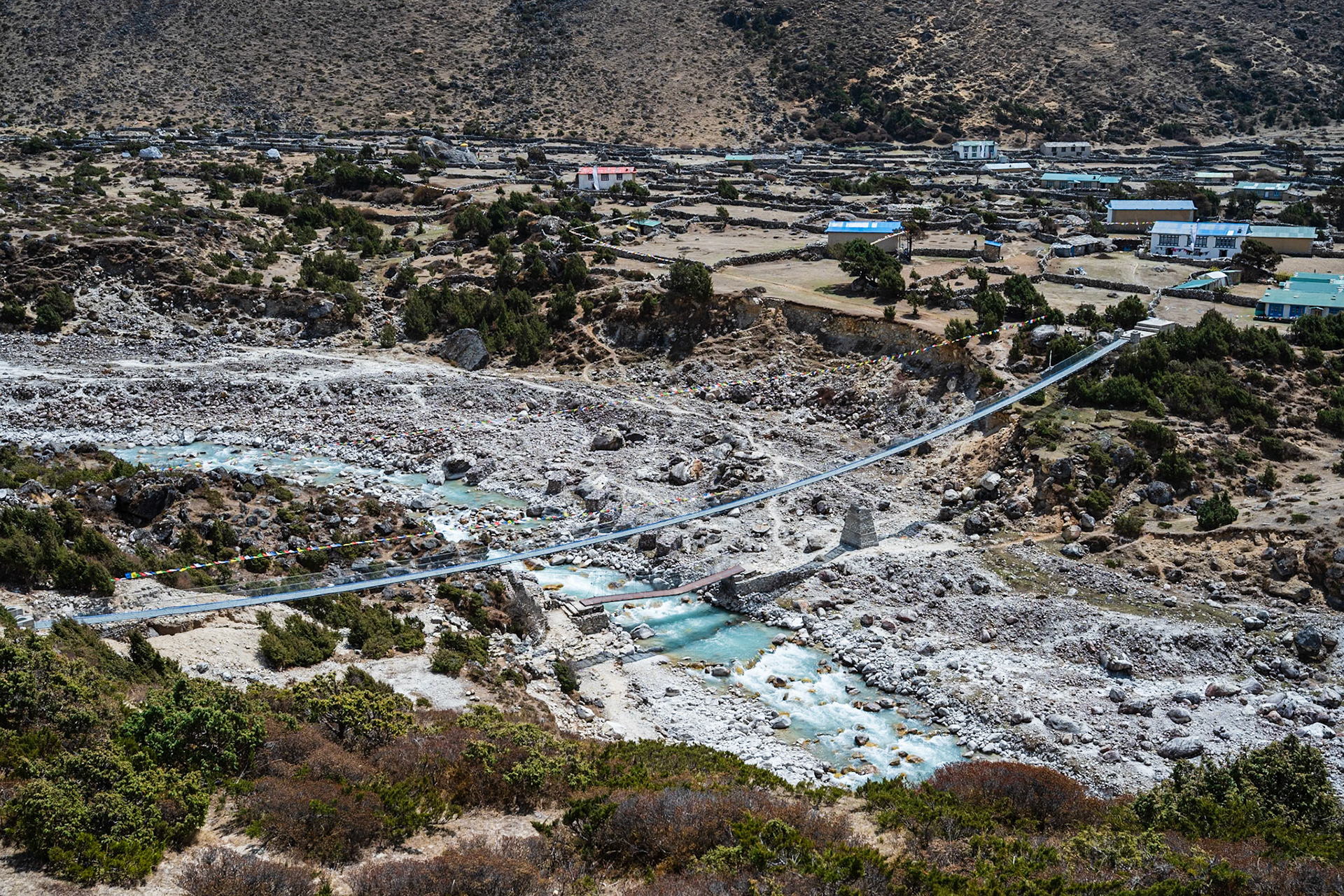 Day 9 - Lumden (4'370 m) to Namche Bazaar (3'446 m)