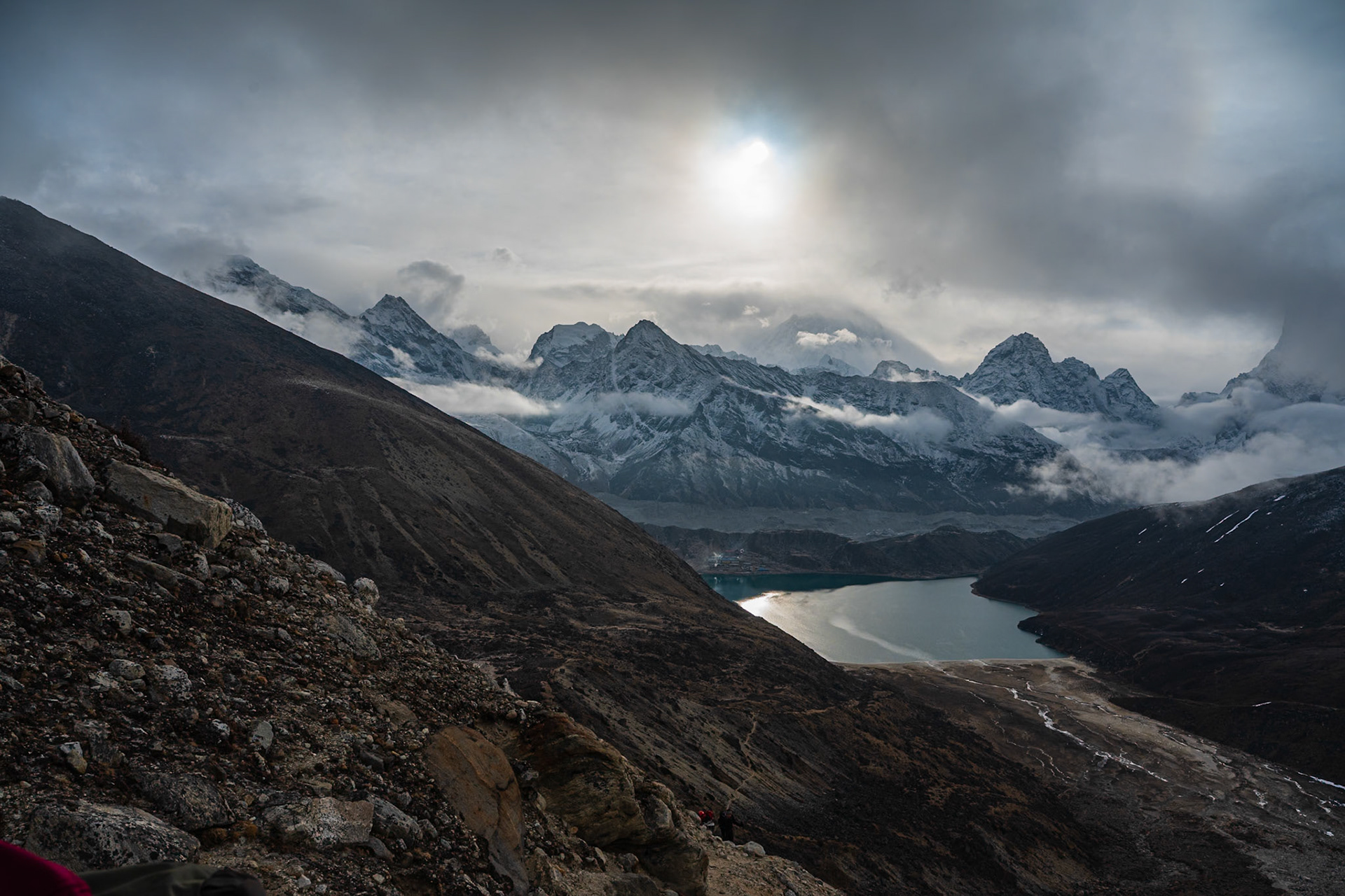 Day 8 - Gokyo (4'790 m) to Lumden (4'370 m) crossing over Renjo la pass (5'340 m)