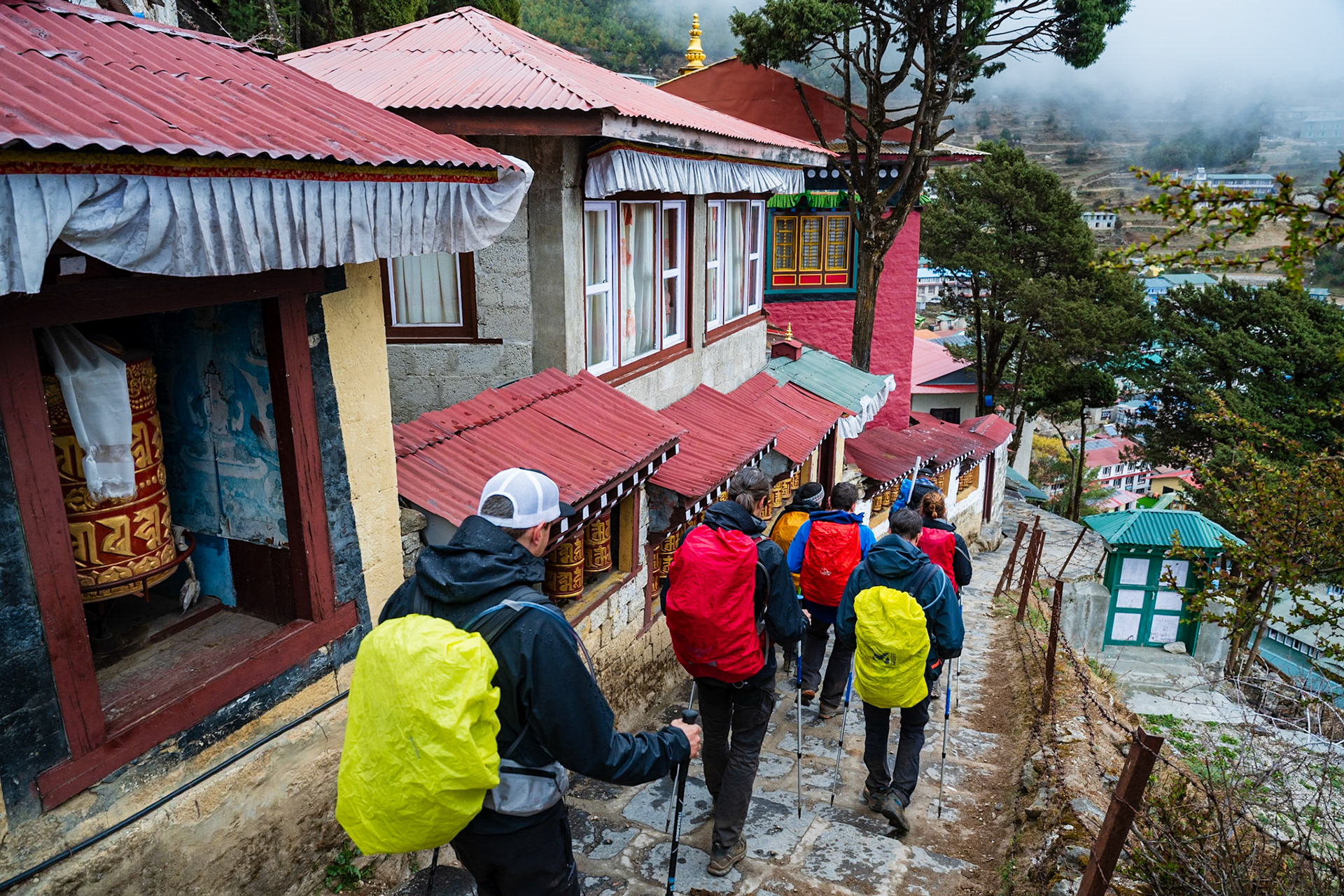 Day 9 - Lumden (4'370 m) to Namche Bazaar (3'446 m)