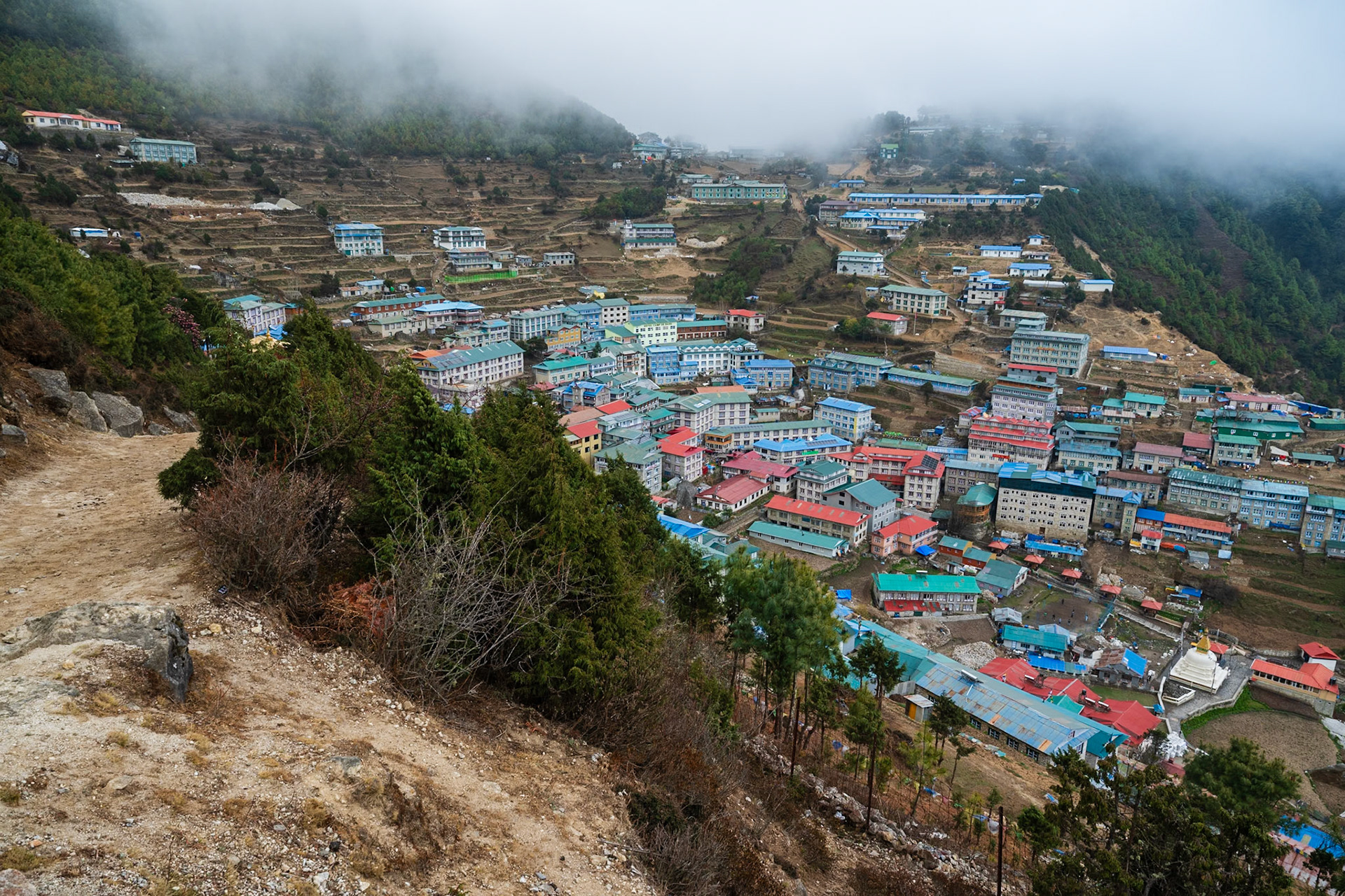 Day 9 - Lumden (4'370 m) to Namche Bazaar (3'446 m)