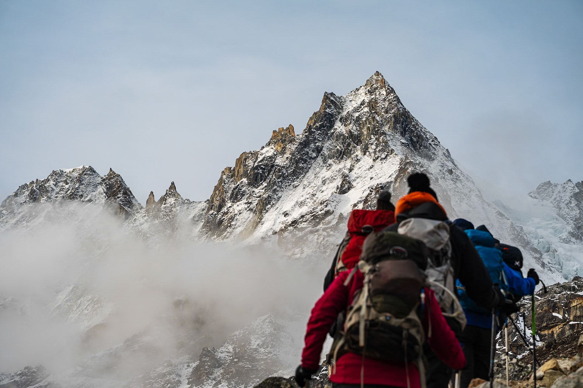 Day 8 - Gokyo (4'790 m) to Lumden (4'370 m) crossing over Renjo la pass (5'340 m)