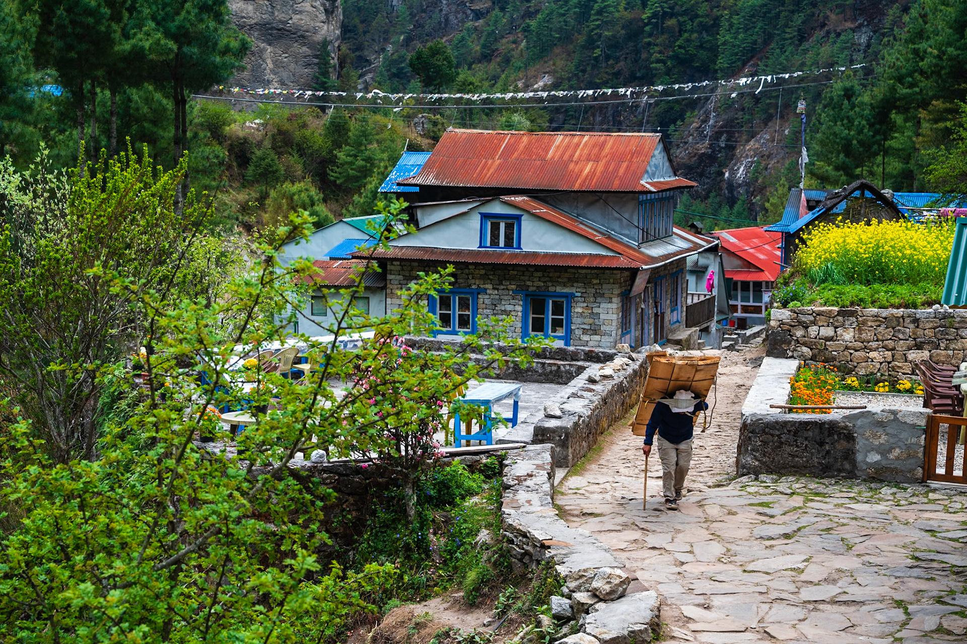 Day 10 - Namche Bazaar (3'446 m) to Phakding (2'610 m)