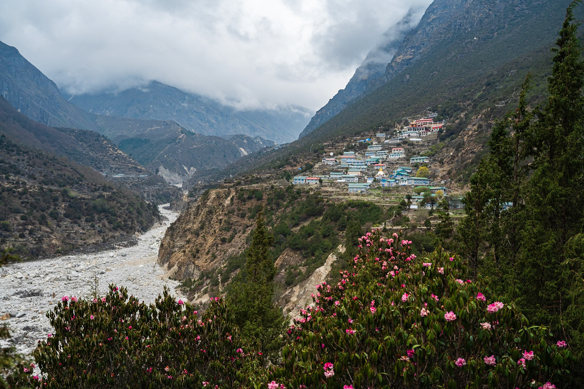 Day 9 - Lumden (4'370 m) to Namche Bazaar (3'446 m)