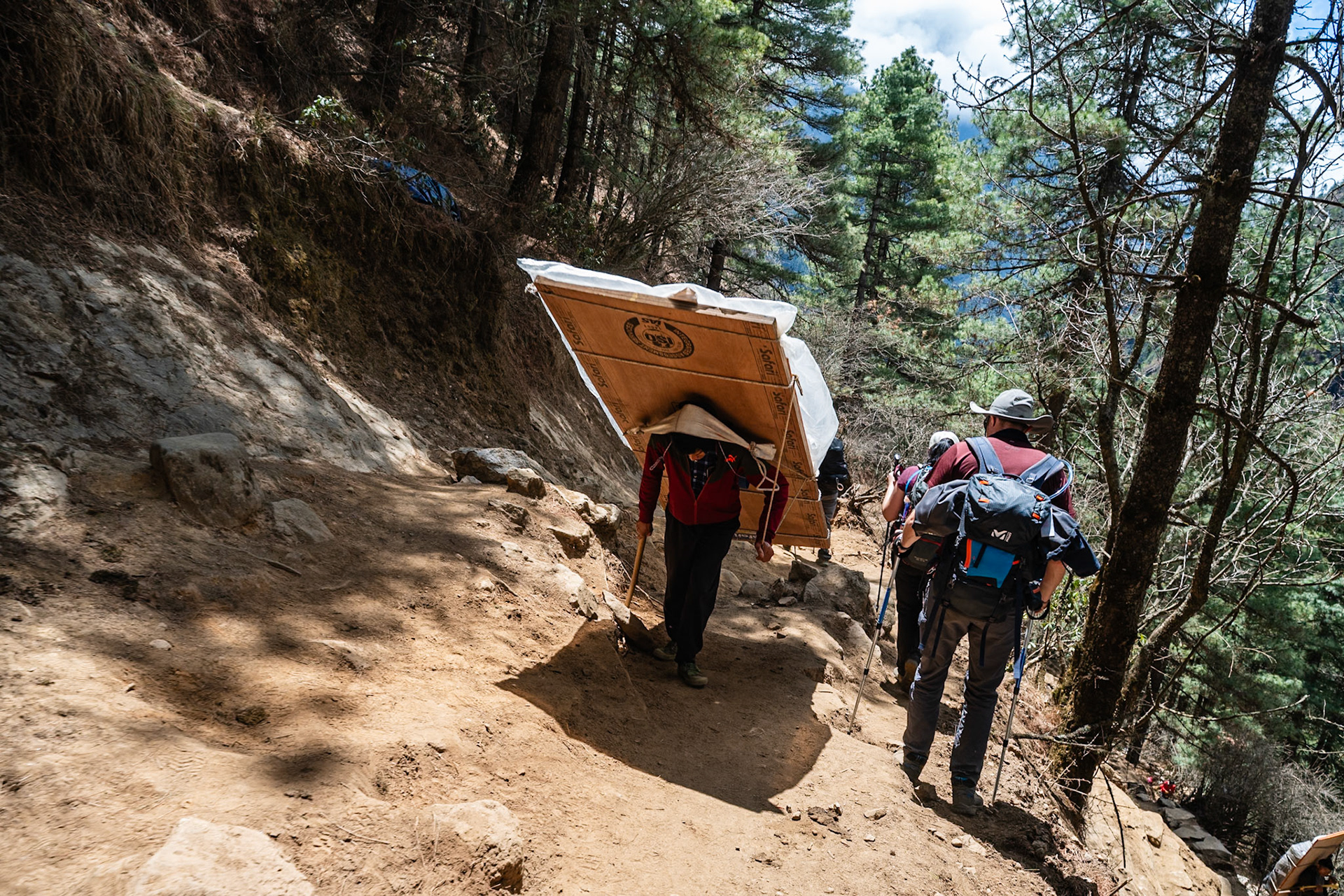 Day 10 - Namche Bazaar (3'446 m) to Phakding (2'610 m)