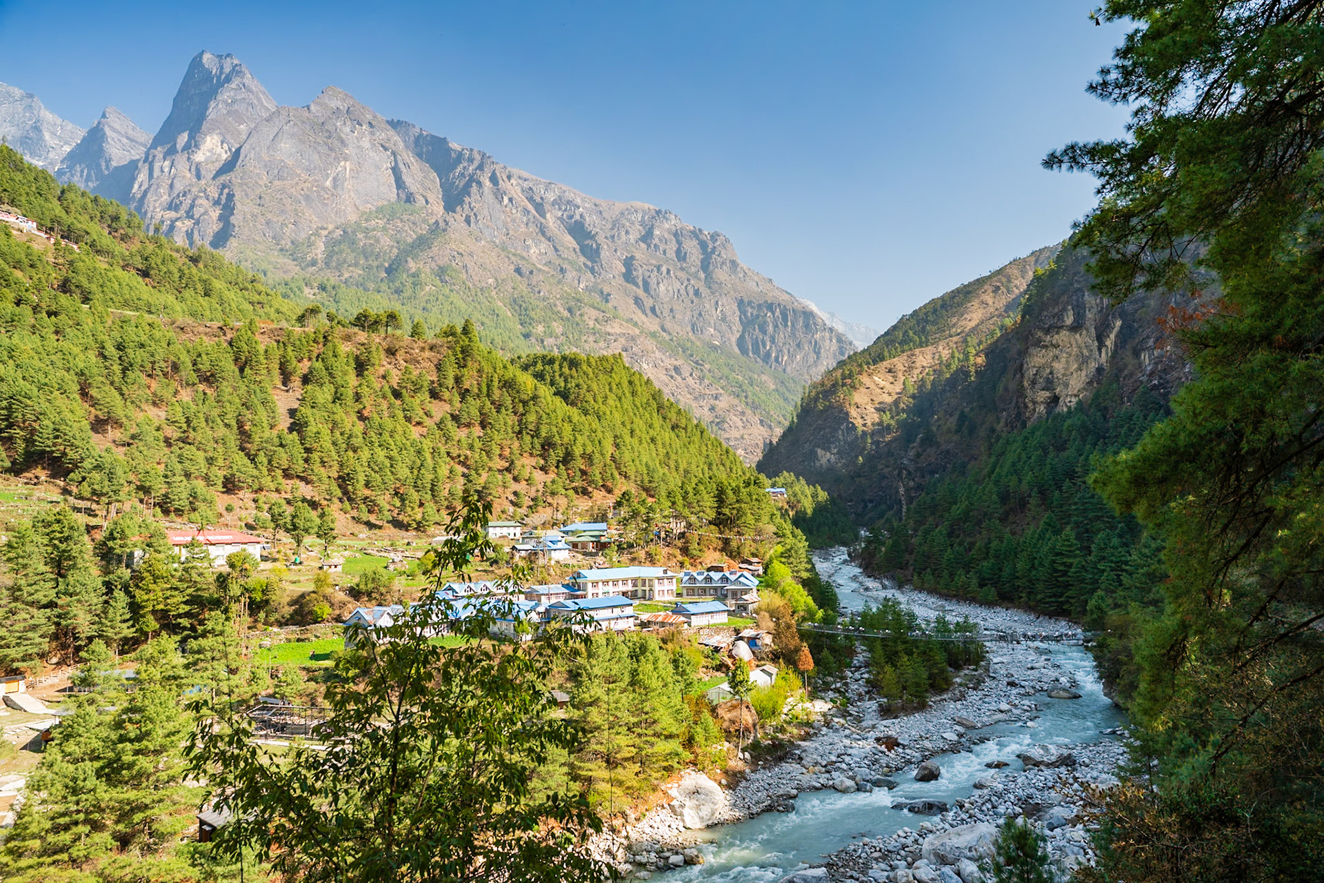 Day 2 - Phakding (2'610 m) to Namche Bazaar (3'446 m)
