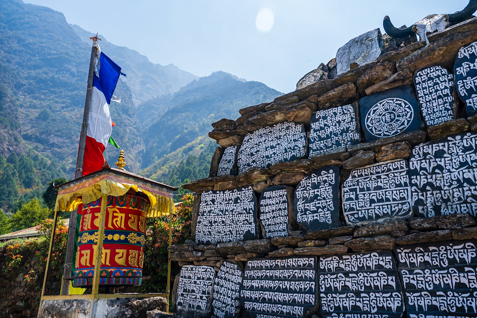 Day 1 - Lukla (2'840 m) to Phakding (2'610 m)