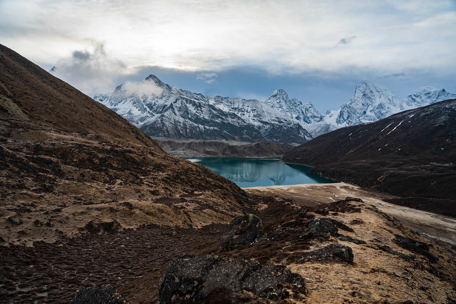Day 8 - Gokyo (4'790 m) to Lumden (4'370 m) crossing over Renjo la pass (5'340 m)