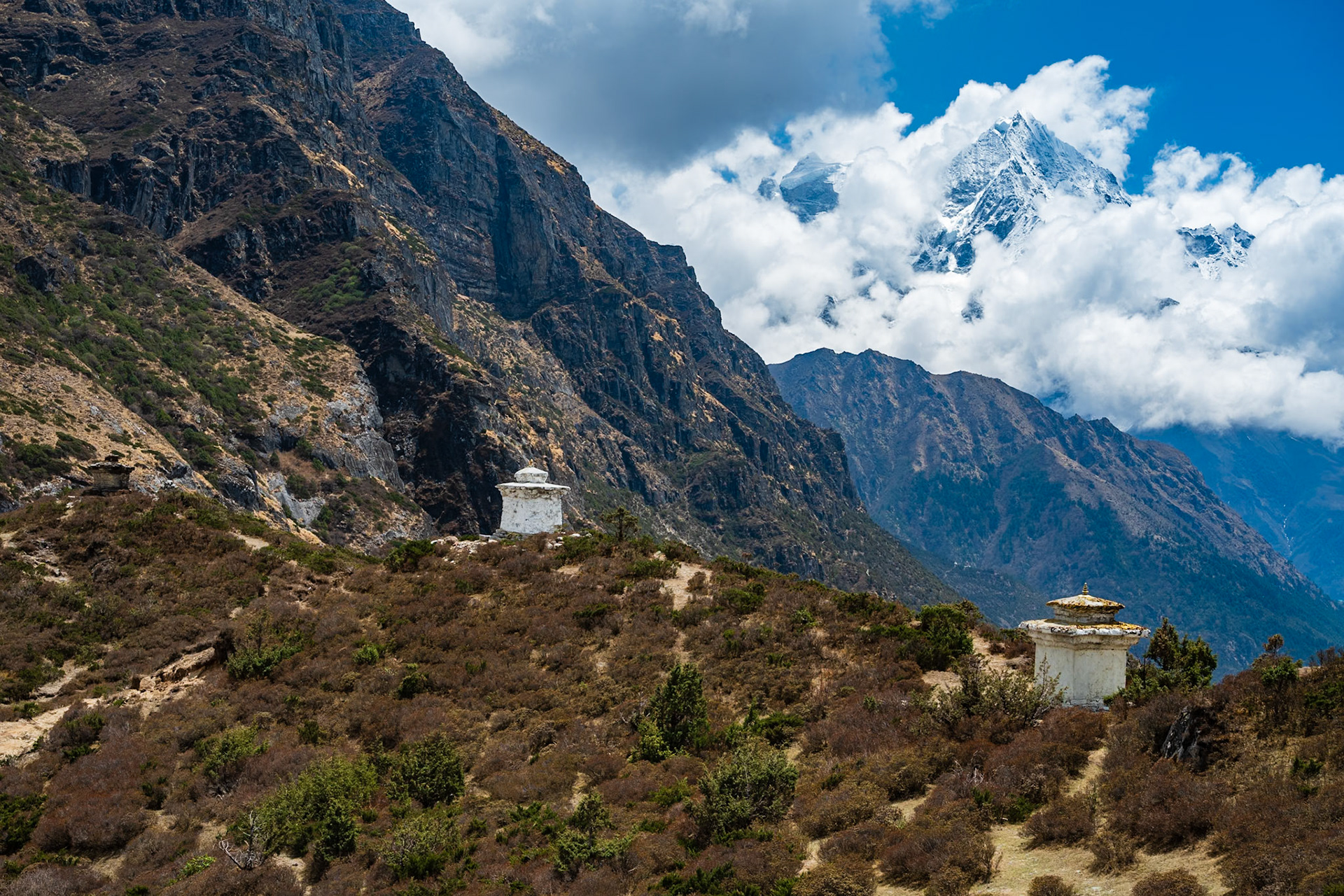 Day 9 - Lumden (4'370 m) to Namche Bazaar (3'446 m)