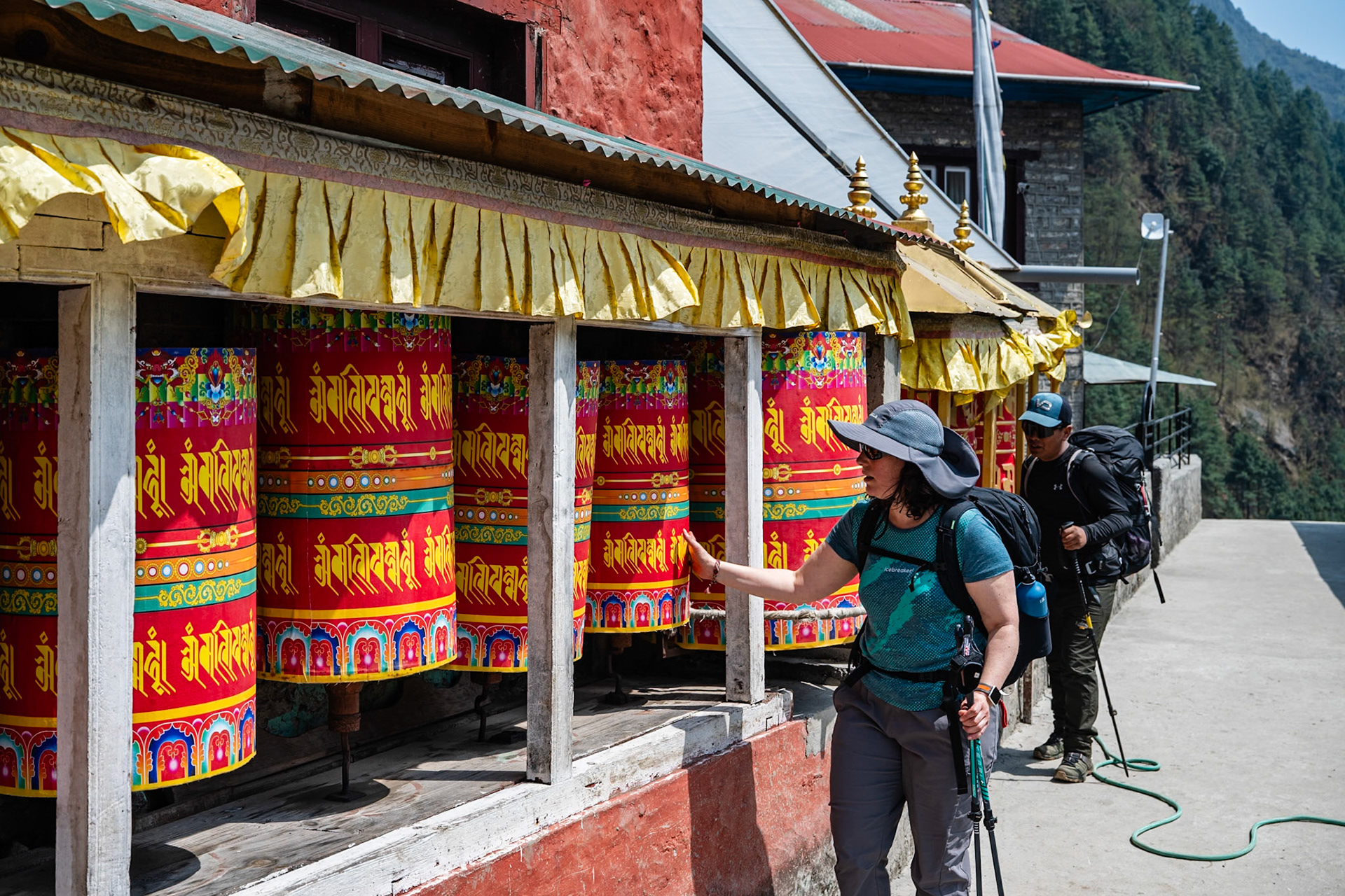 Day 1 - Lukla (2'840 m) to Phakding (2'610 m)
