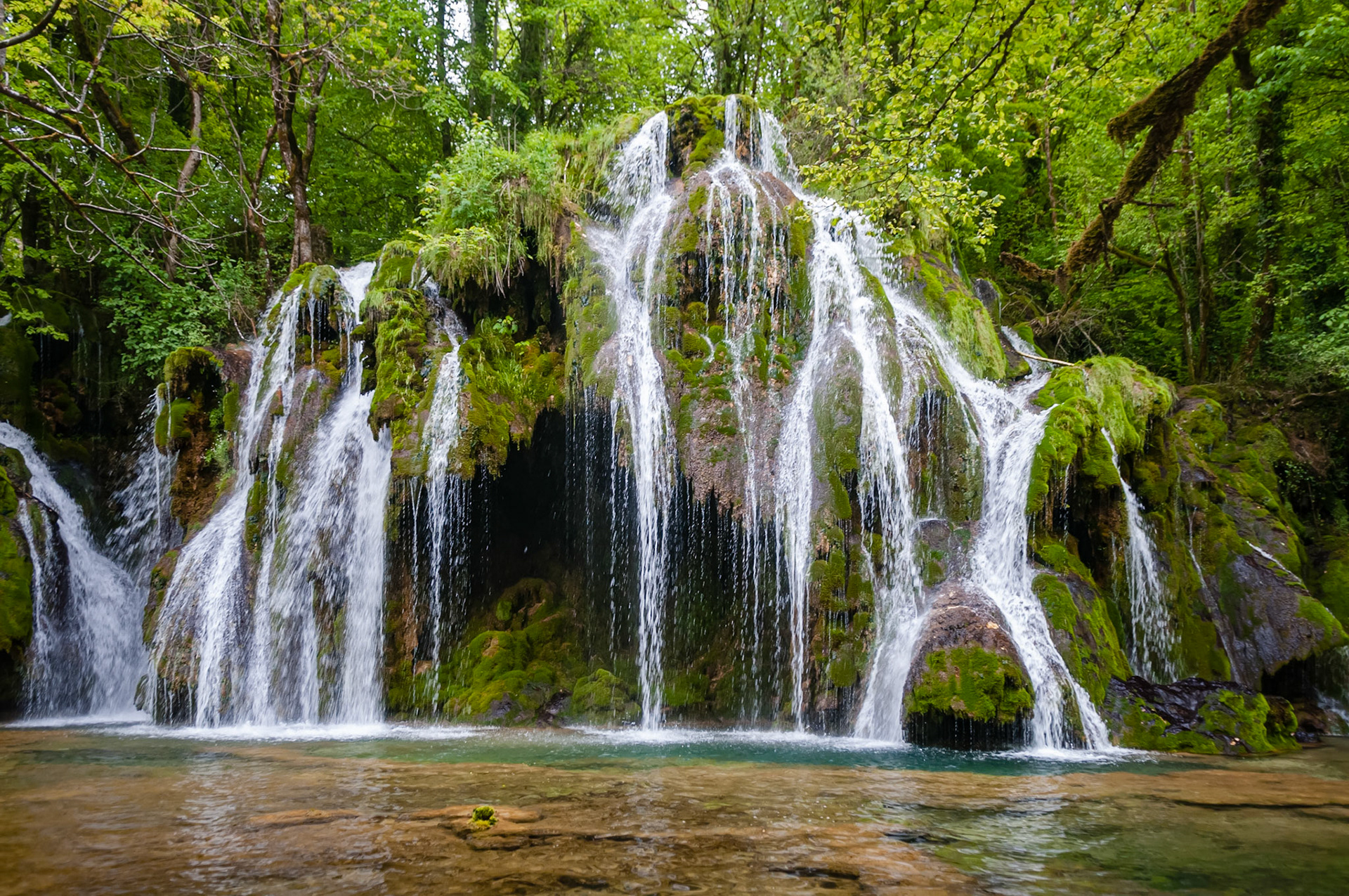 Cascade des tufs, La Reculée des Planches, France