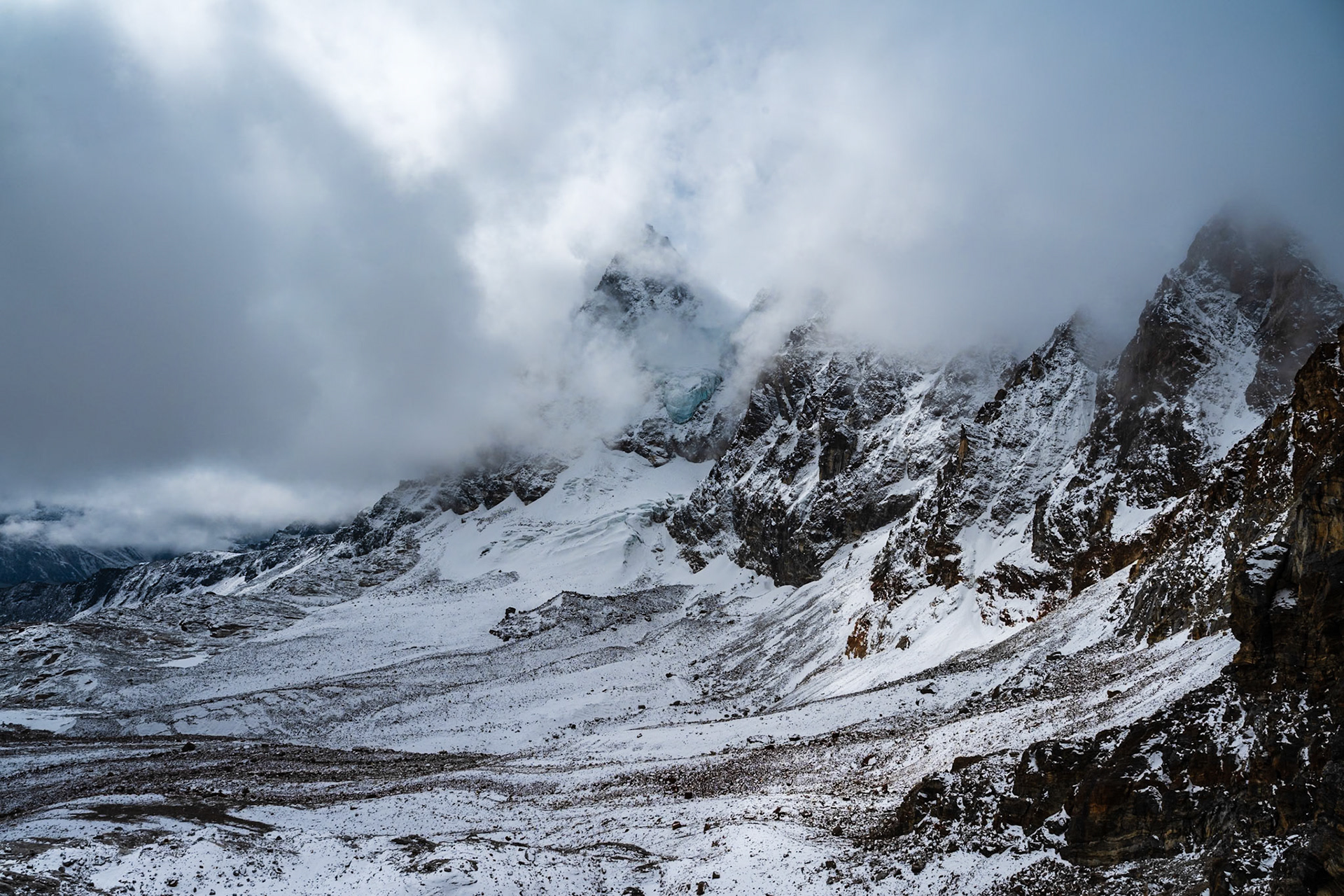 Day 8 - Gokyo (4'790 m) to Lumden (4'370 m) crossing over Renjo la pass (5'340 m)