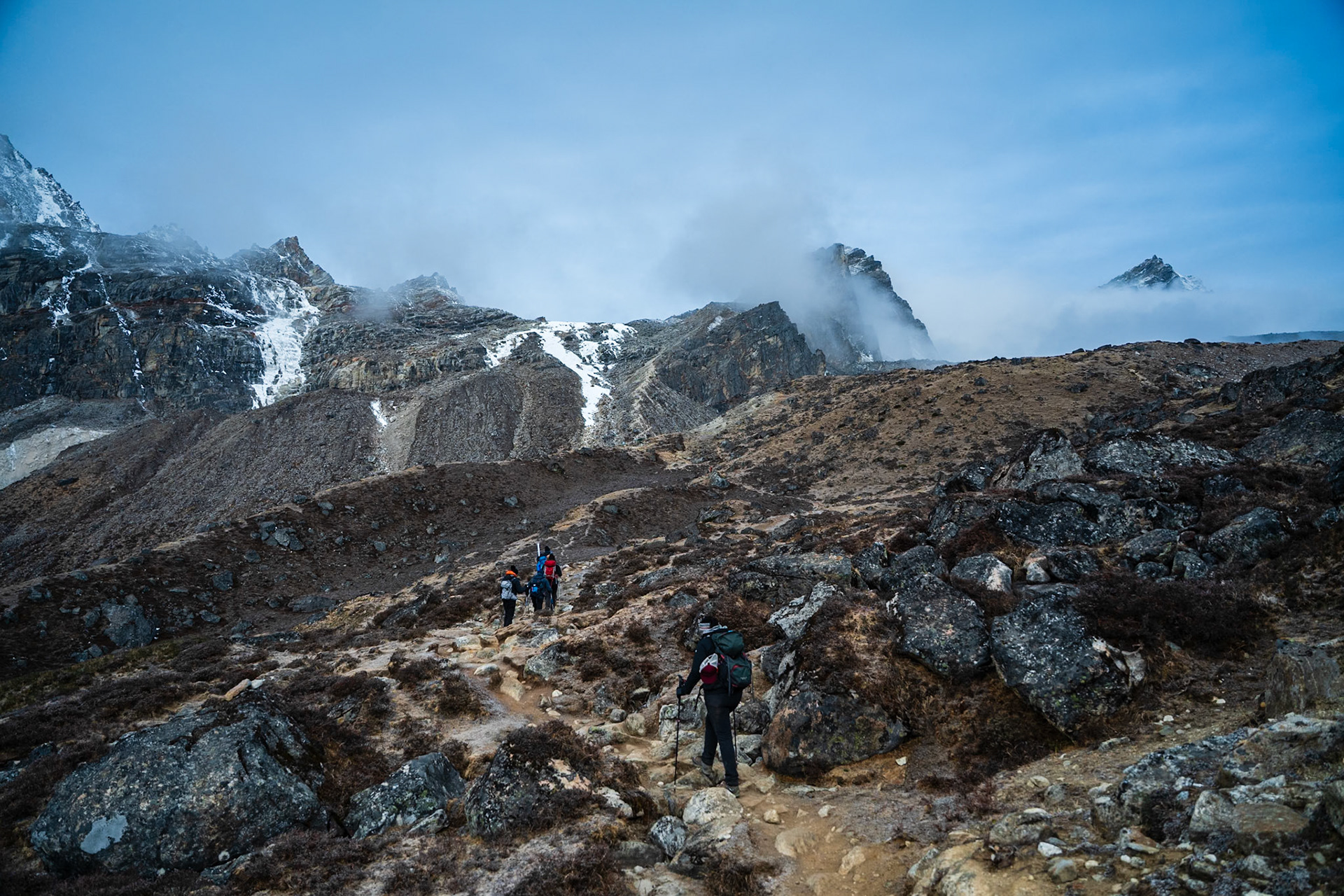 Day 8 - Gokyo (4'790 m) to Lumden (4'370 m) crossing over Renjo la pass (5'340 m)