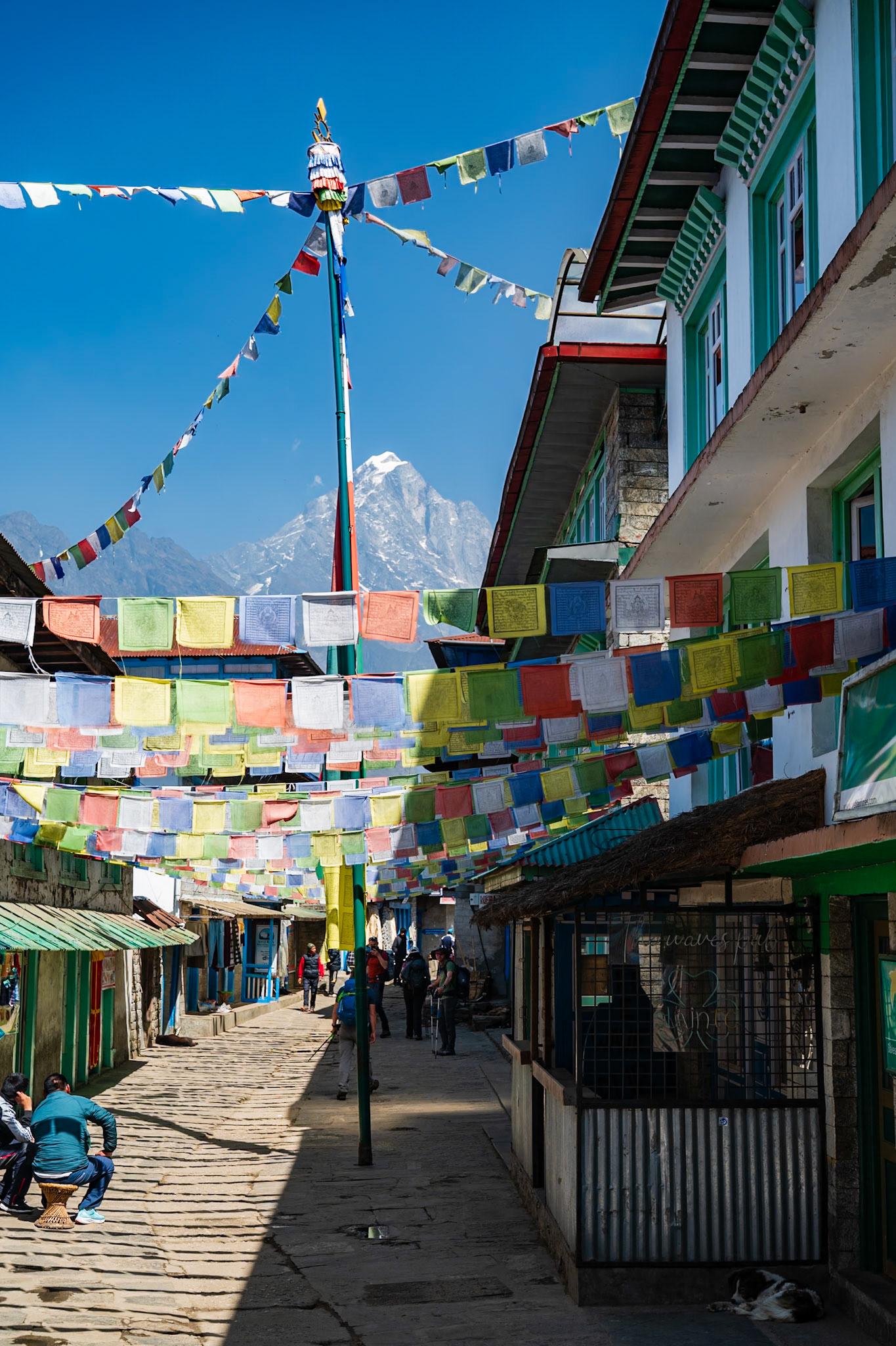 Day 1 - Lukla (2'840 m) to Phakding (2'610 m)