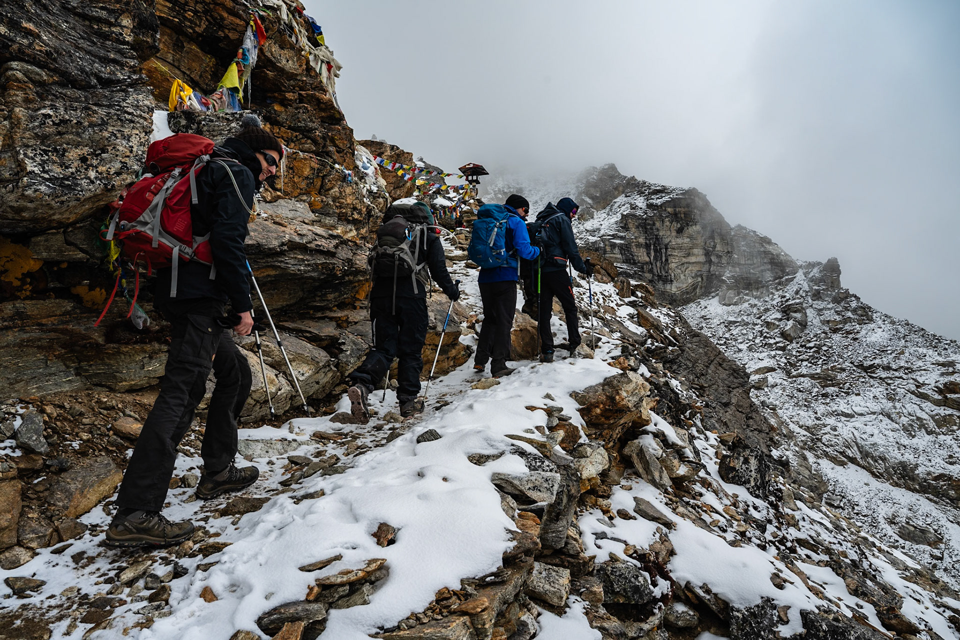 Day 8 - Gokyo (4'790 m) to Lumden (4'370 m) crossing over Renjo la pass (5'340 m)