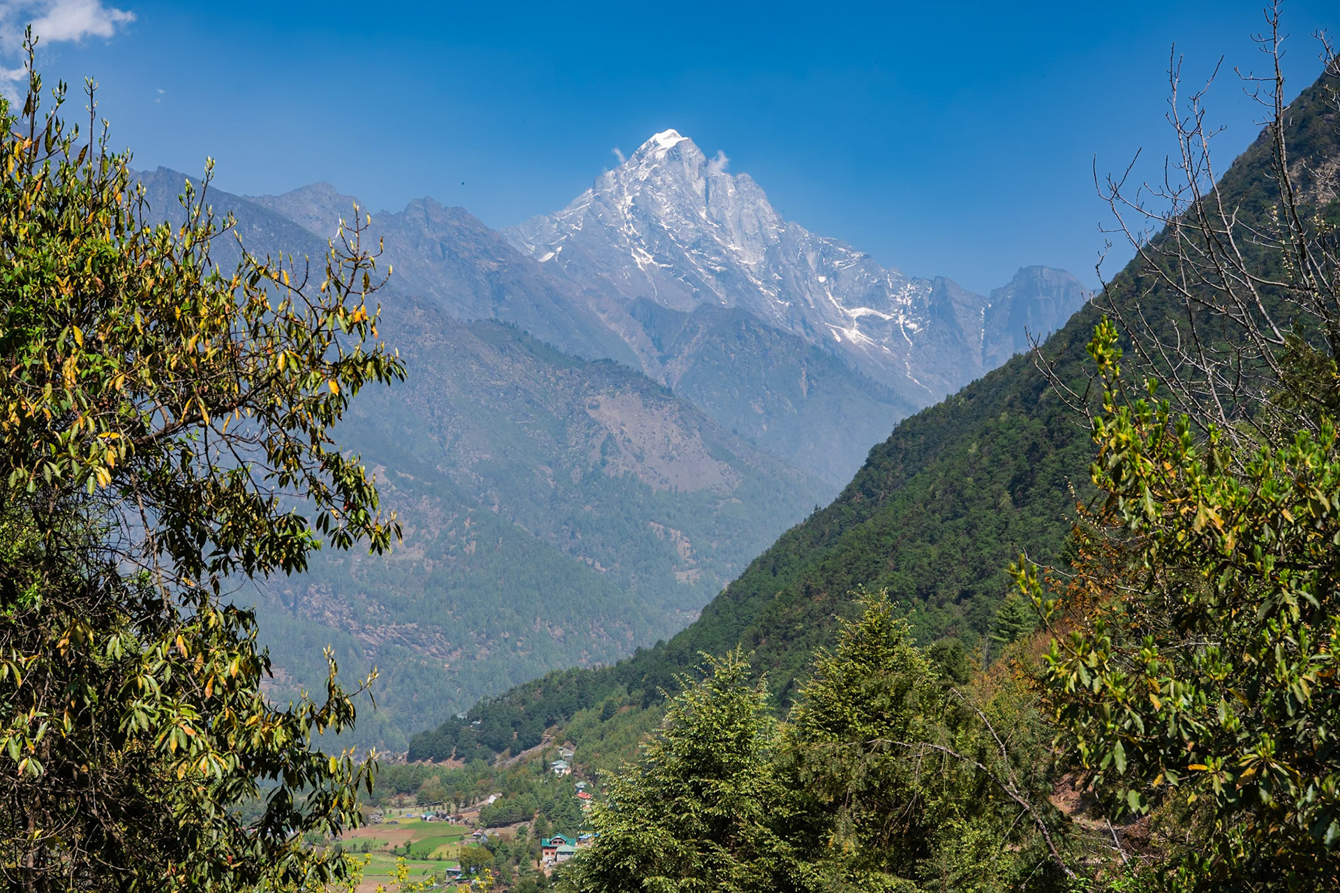 Day 1 - Lukla (2'840 m) to Phakding (2'610 m)