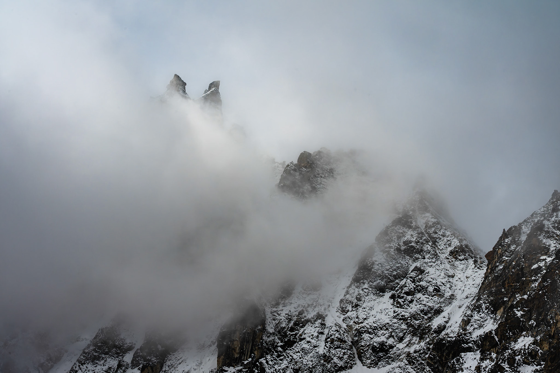Day 8 - Gokyo (4'790 m) to Lumden (4'370 m) crossing over Renjo la pass (5'340 m)