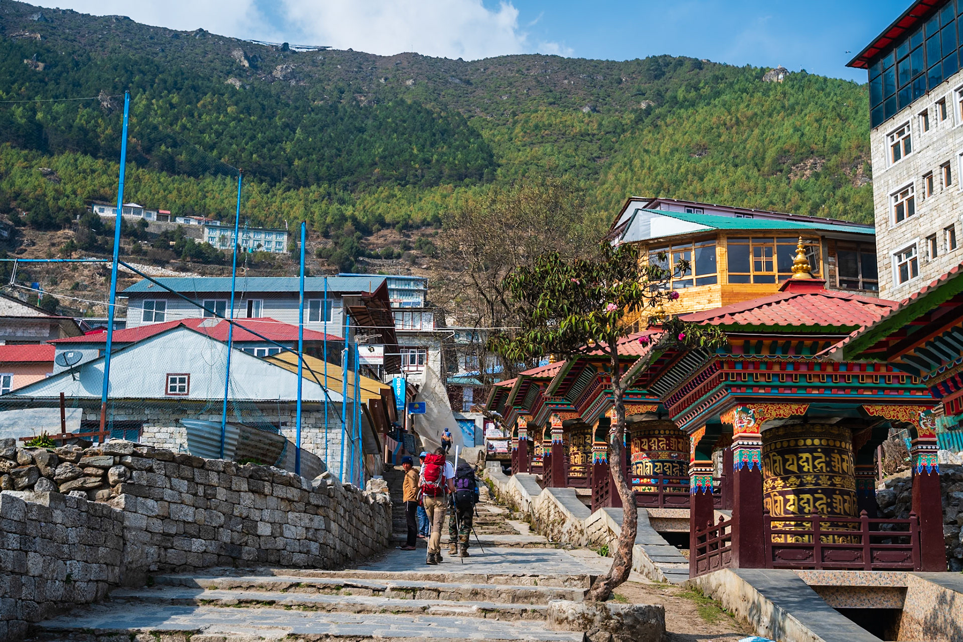 Day 2 - Phakding (2'610 m) to Namche Bazaar (3'446 m)