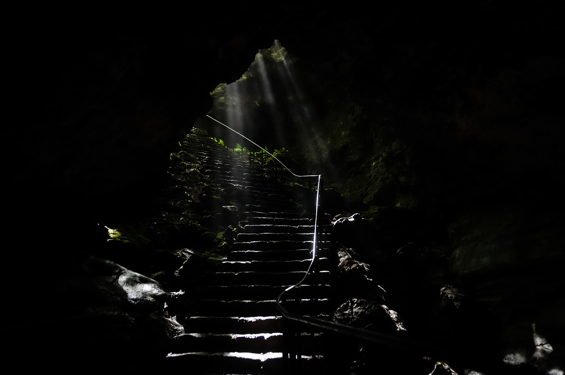 Gruta das Torres, Pico