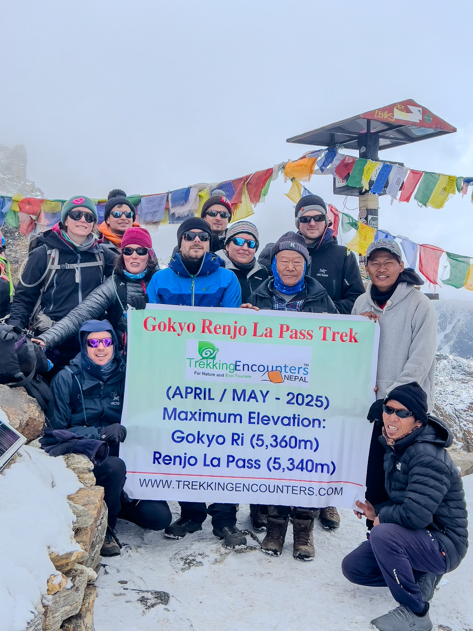 Day 8 - Gokyo (4'790 m) to Lumden (4'370 m) crossing over Renjo la pass (5'340 m)