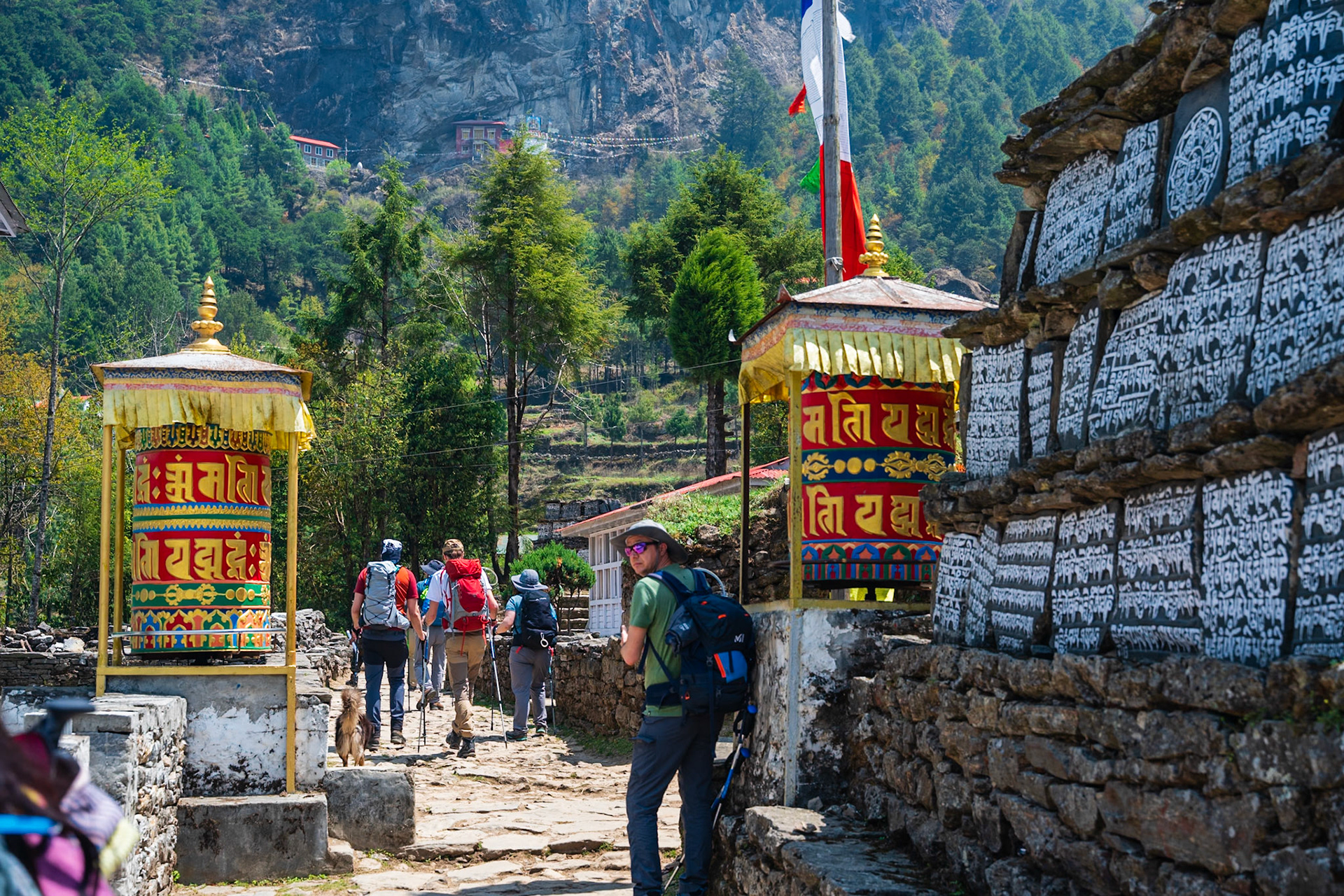 Day 1 - Lukla (2'840 m) to Phakding (2'610 m)