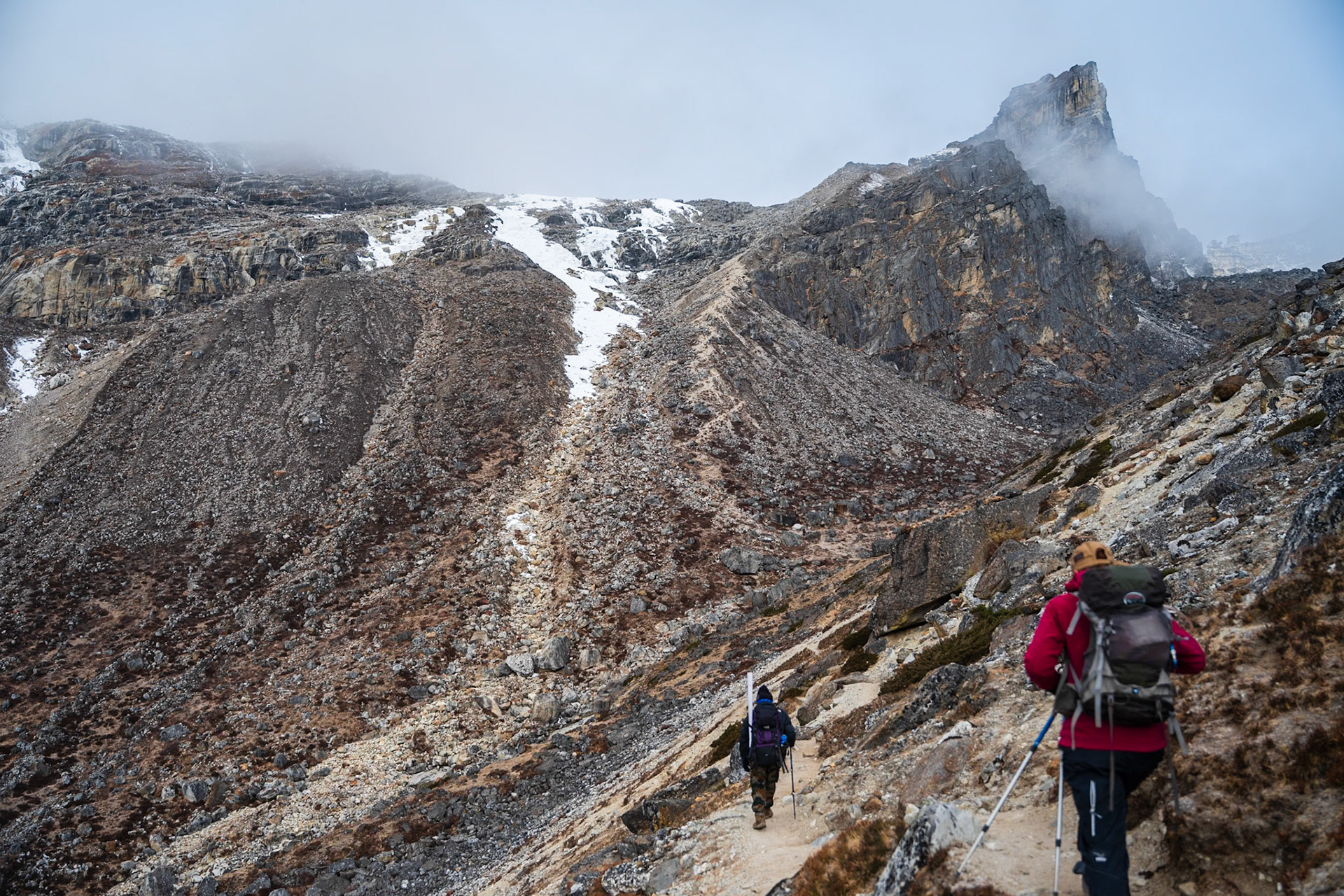 Day 8 - Gokyo (4'790 m) to Lumden (4'370 m) crossing over Renjo la pass (5'340 m)
