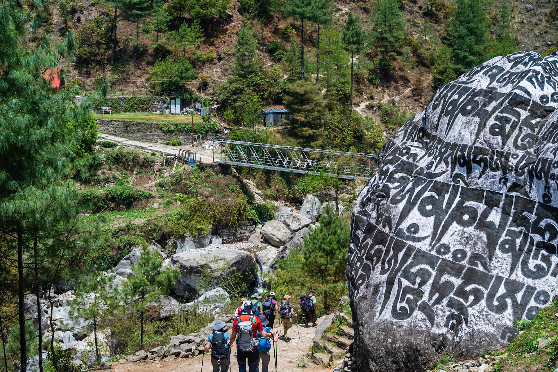 Day 1 - Lukla (2'840 m) to Phakding (2'610 m)