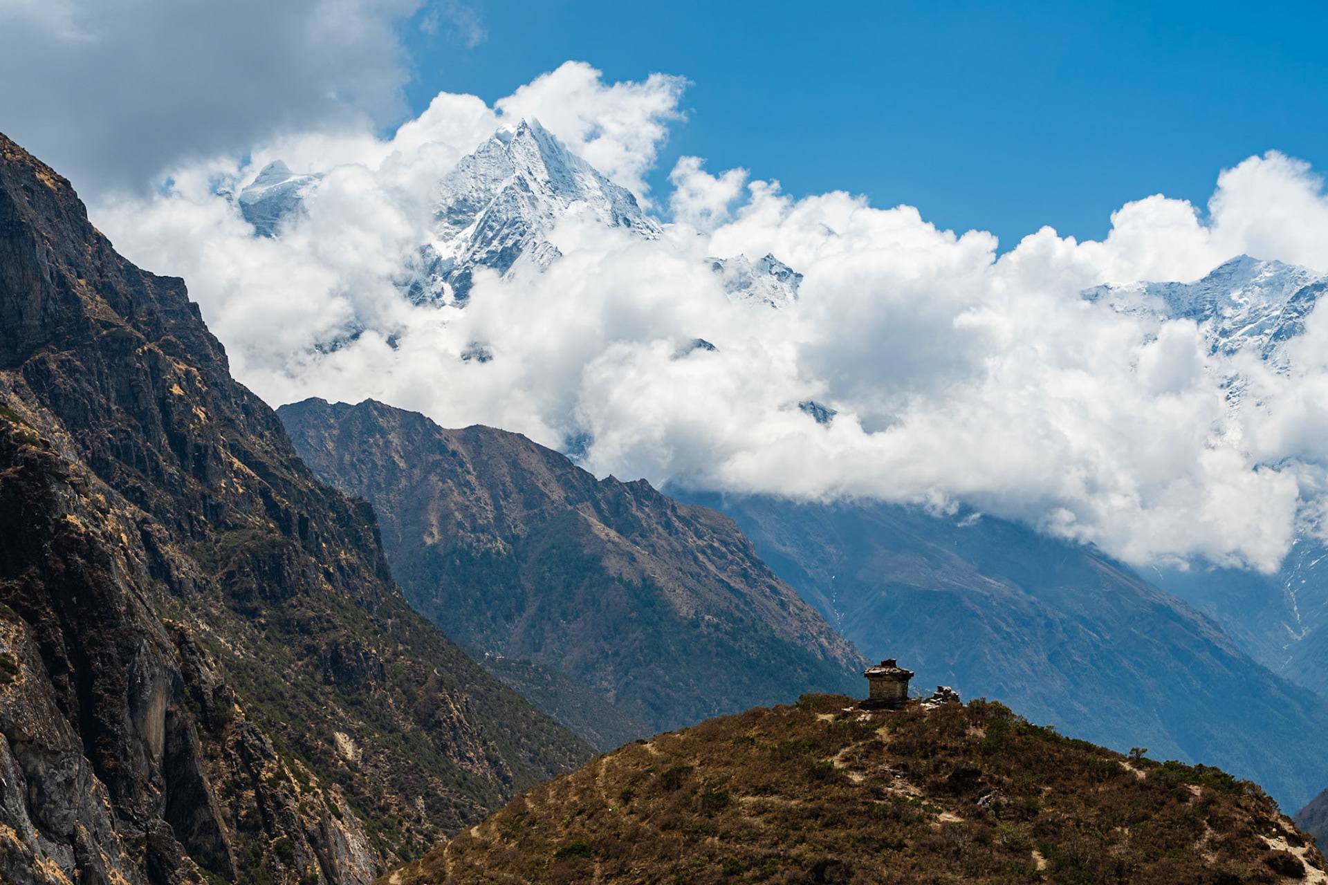 Day 9 - Lumden (4'370 m) to Namche Bazaar (3'446 m)