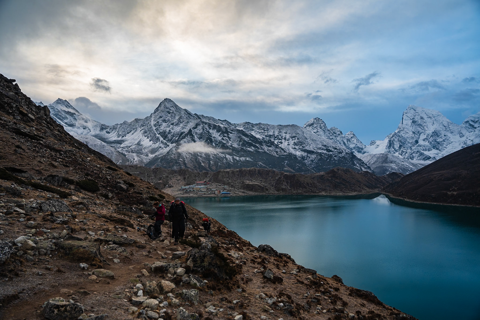 Day 8 - Gokyo (4'790 m) to Lumden (4'370 m) crossing over Renjo la pass (5'340 m)