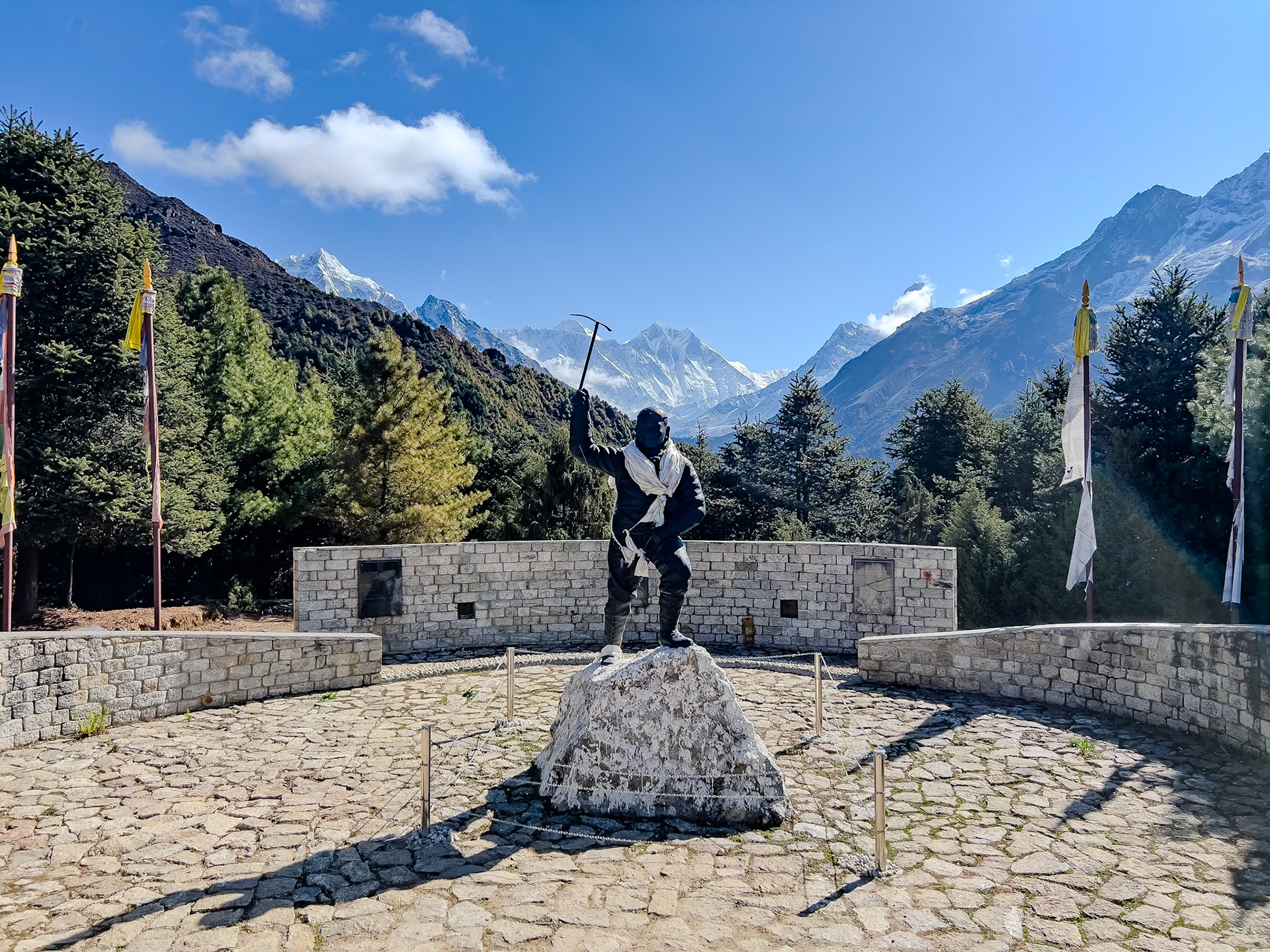 Day 10 - Namche Bazaar (3'446 m) to Phakding (2'610 m)