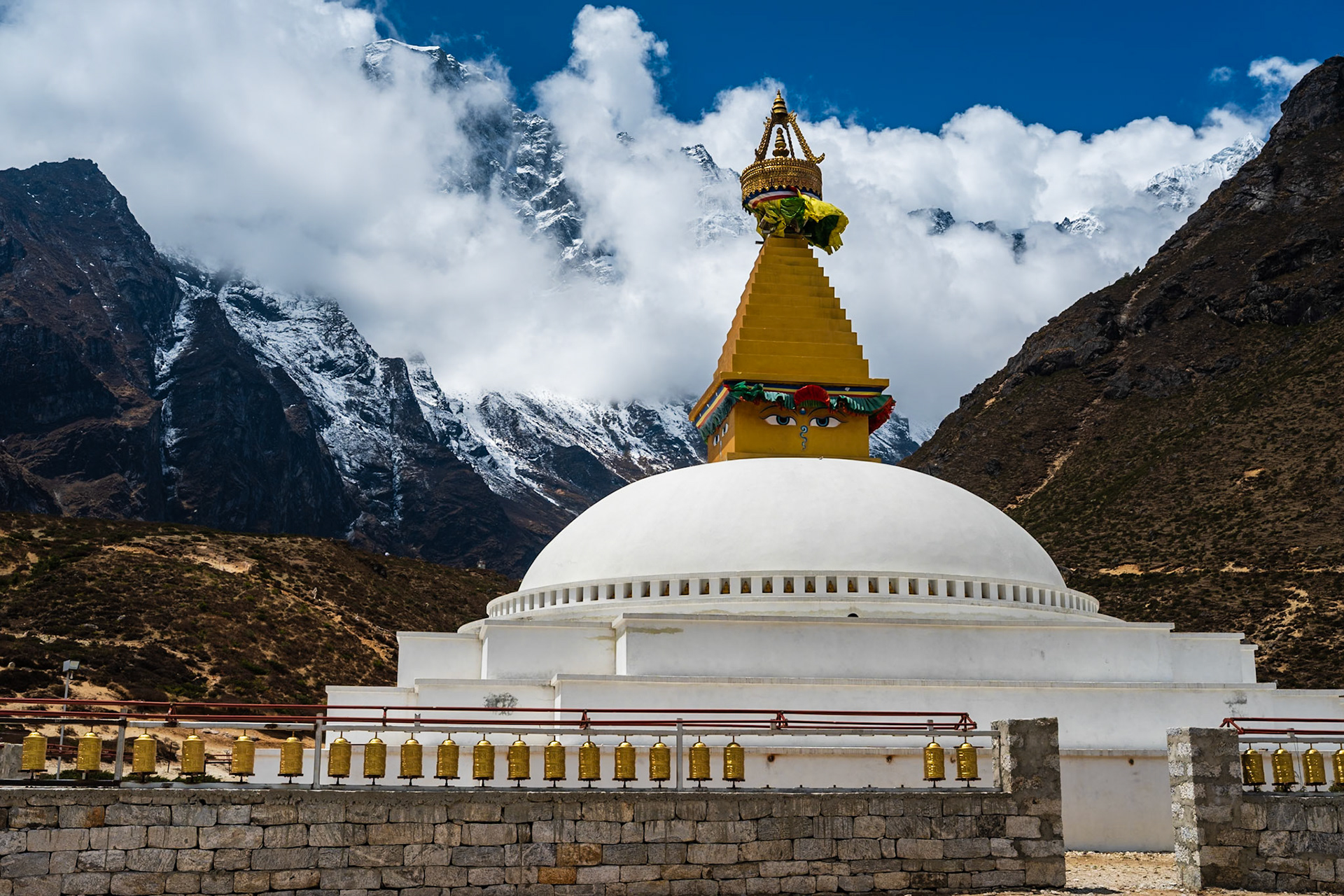 Day 9 - Lumden (4'370 m) to Namche Bazaar (3'446 m)