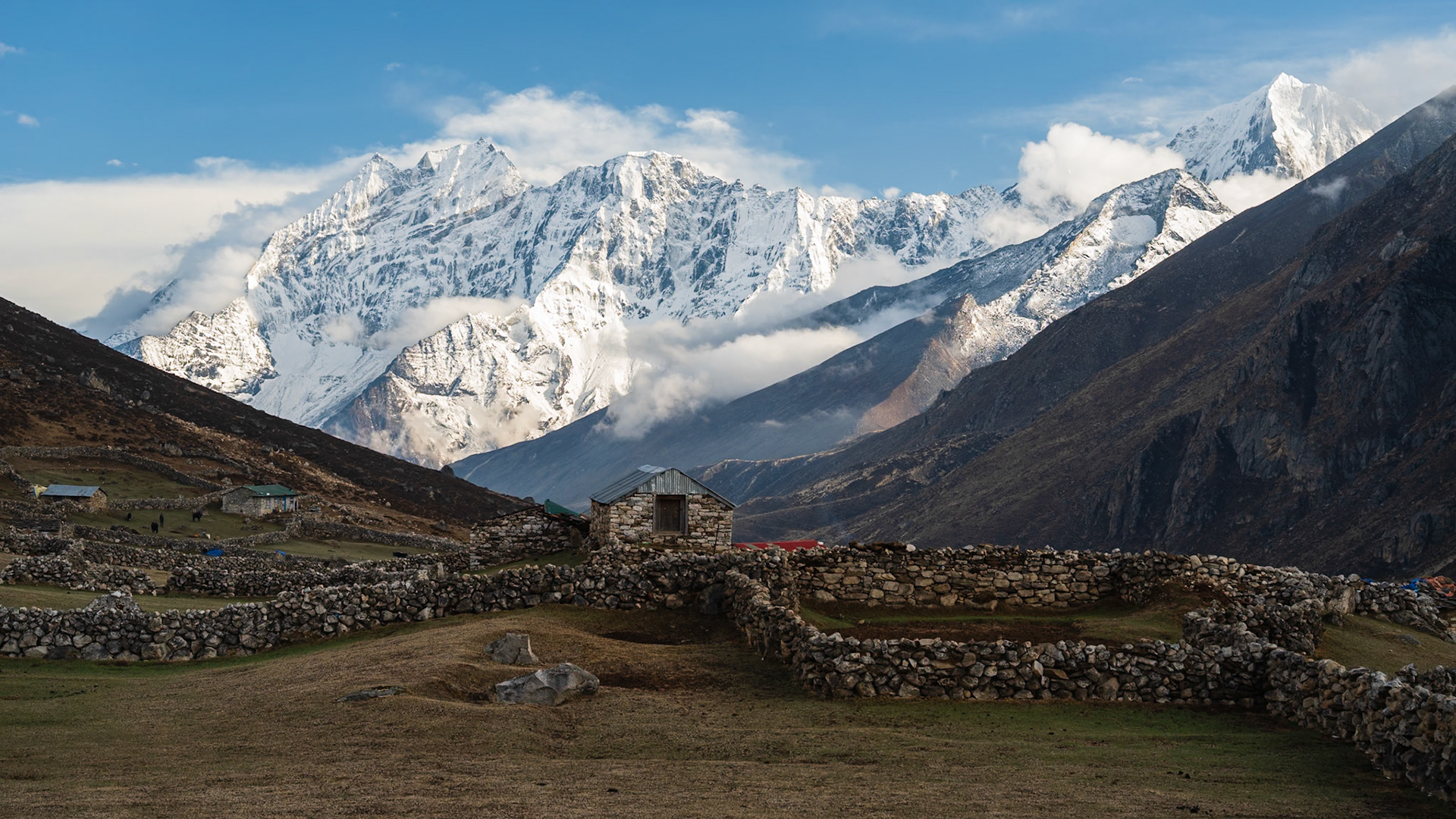 Day 8 - Gokyo (4'790 m) to Lumden (4'370 m) crossing over Renjo la pass (5'340 m)