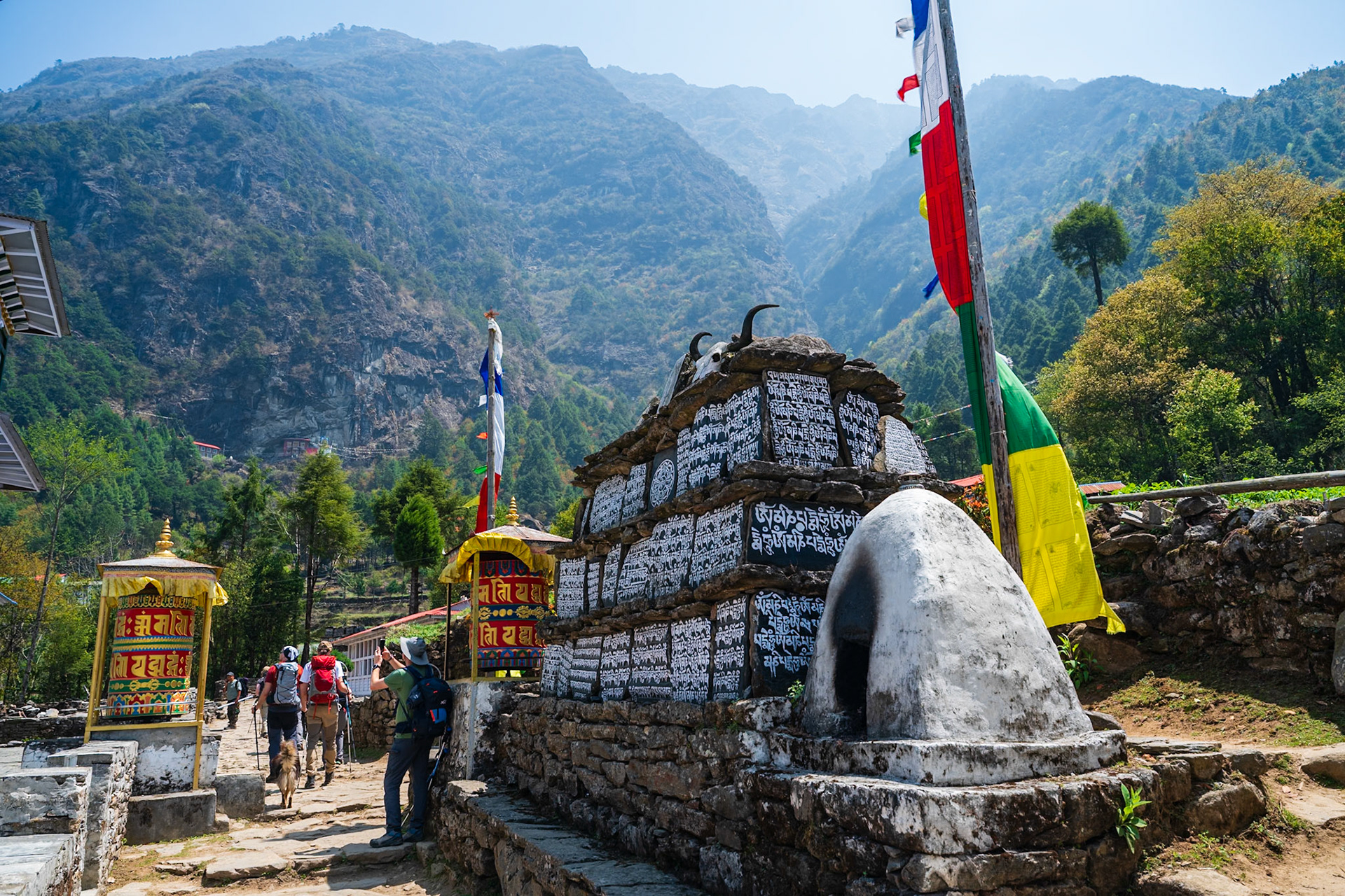 Day 1 - Lukla (2'840 m) to Phakding (2'610 m)