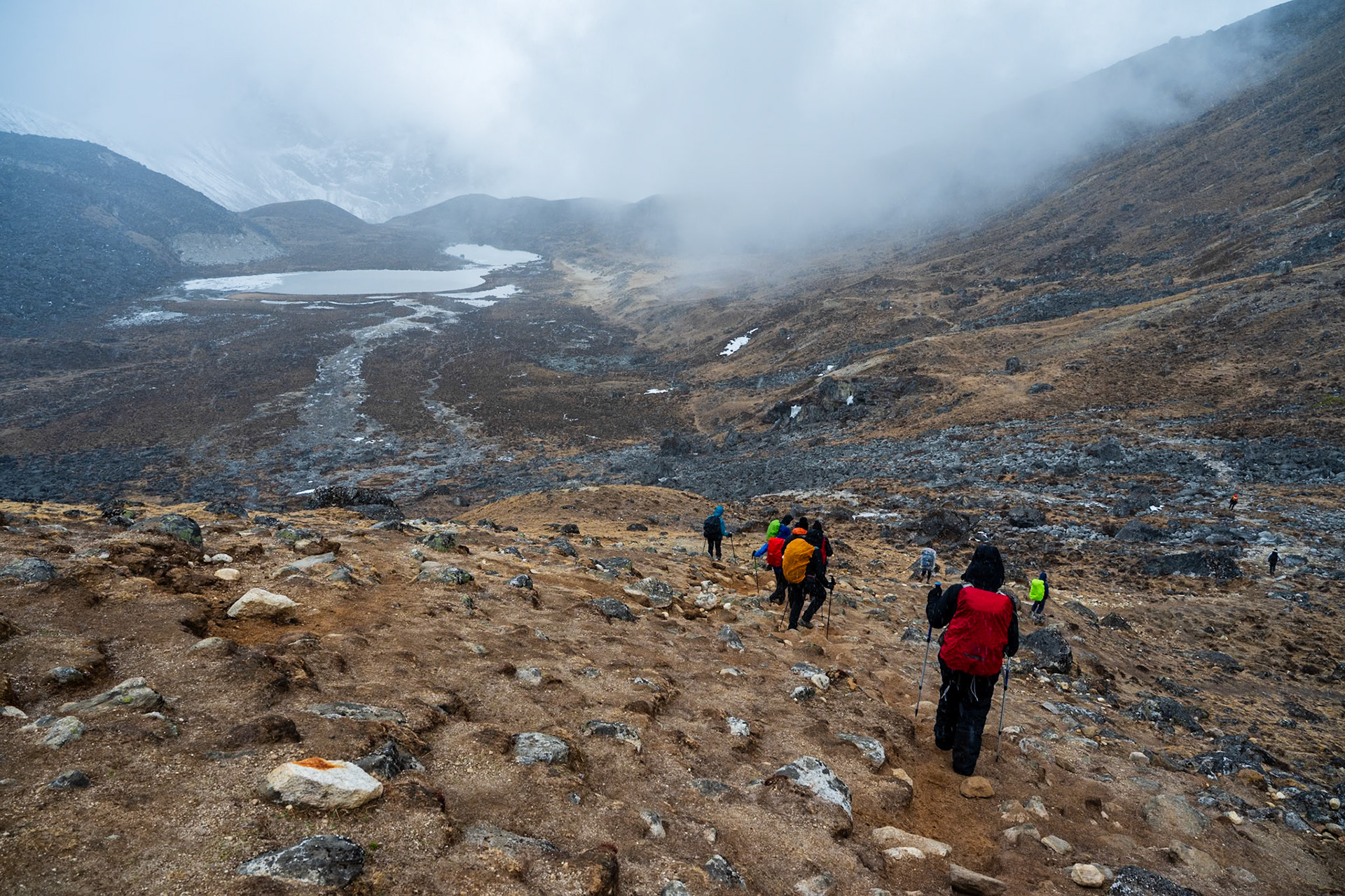 Day 8 - Gokyo (4'790 m) to Lumden (4'370 m) crossing over Renjo la pass (5'340 m)