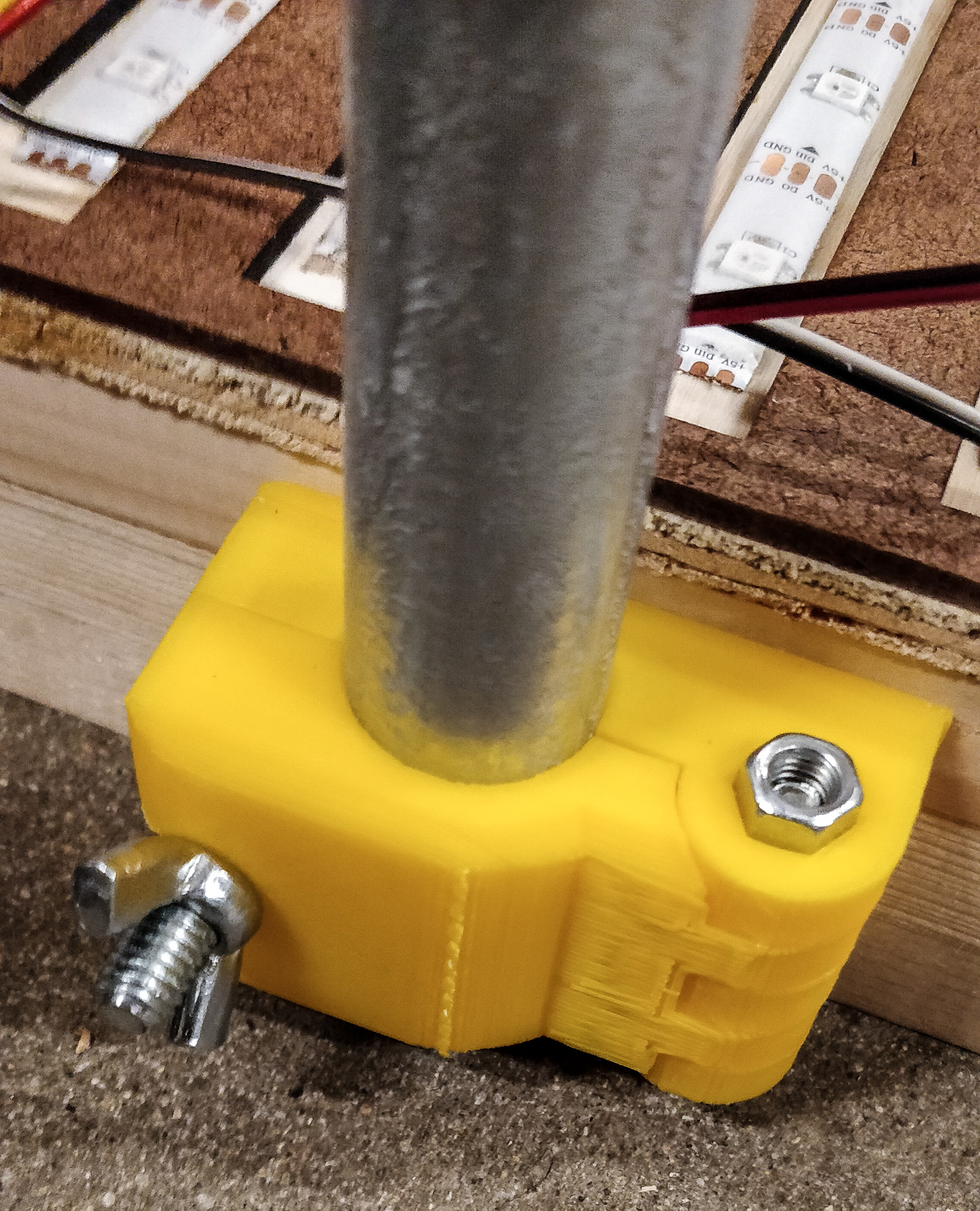 3D-printed clamp latch.