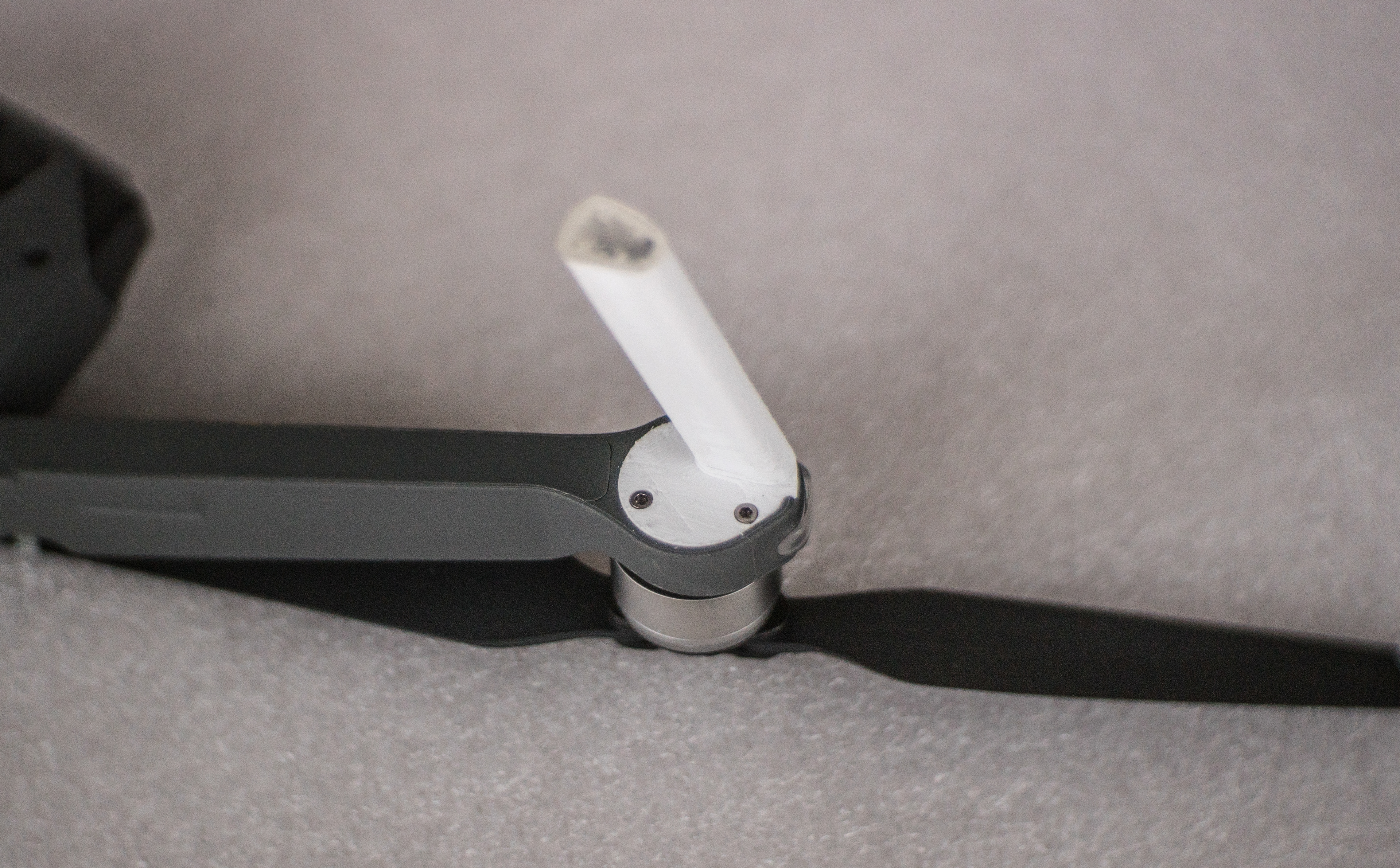 Leg attached to the Mavic.