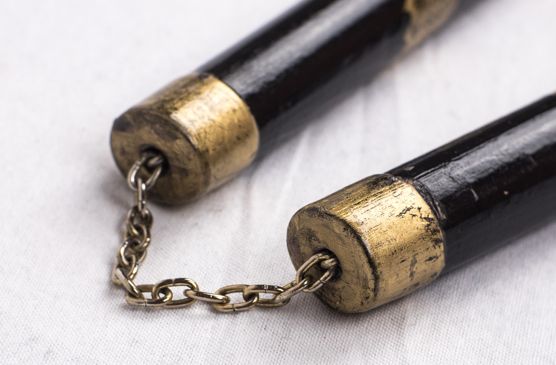Close up on the chain.