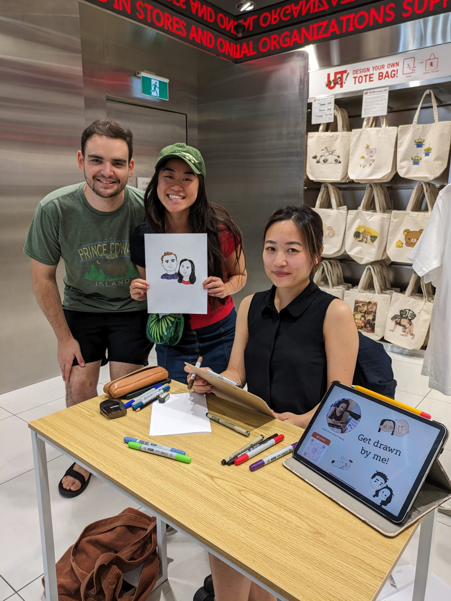 Toronto Eaton Centre Uniqlo live drawing event