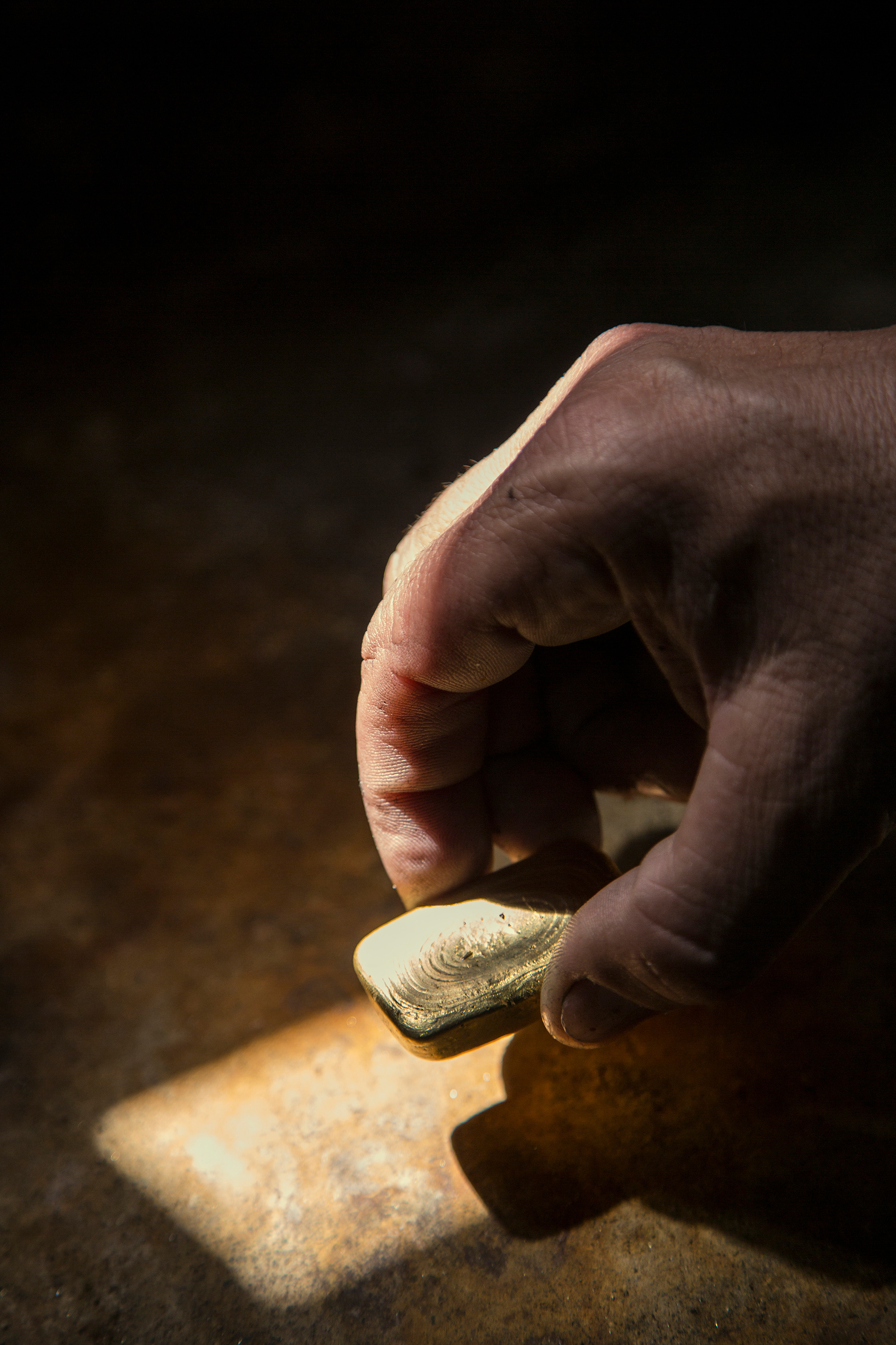 An ingot in the refinery, Marmato 