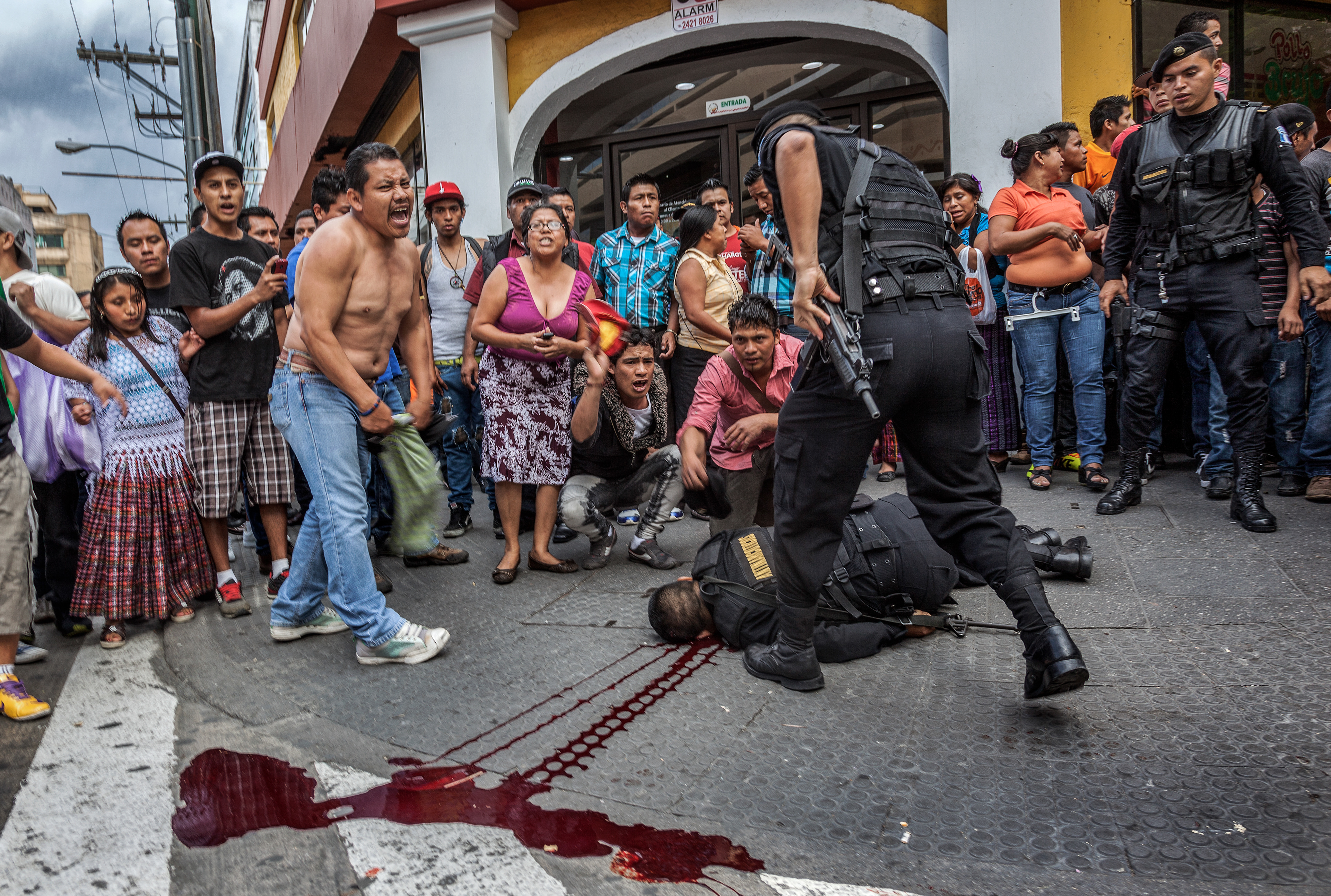Narcotics officer shot dead in Guatemala city, March 2014