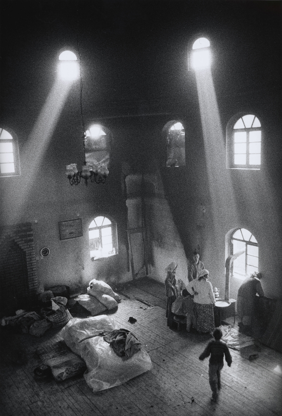 Internally displaced Kosovo Albanians in a mosque, Kosovo, 1998